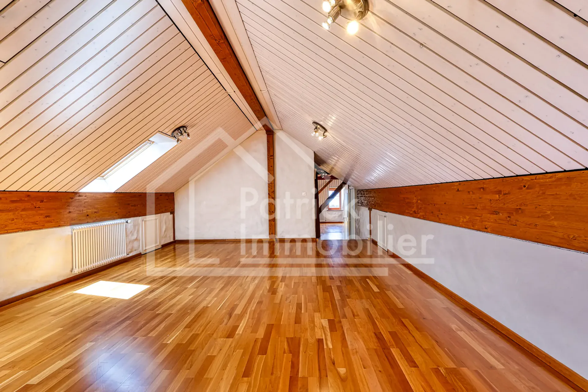 Außergewöhnliche Residenz in Triplex mit Panoramablick auf den See
