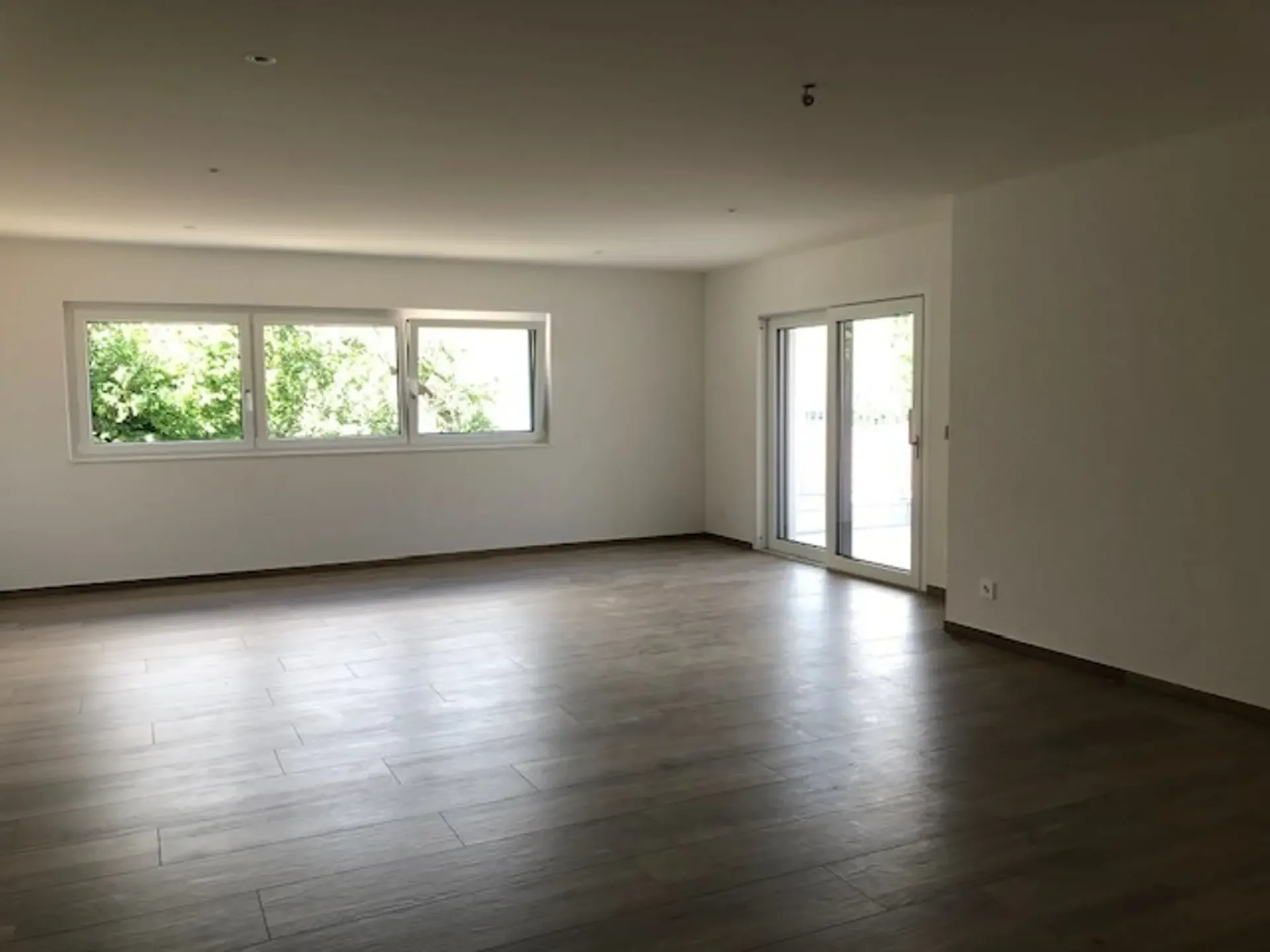 SPECIAL INVESTISSEUR - MAGNIFIQUE APPARTEMENT DE 4.5 PCS AU 1ER ETAGE