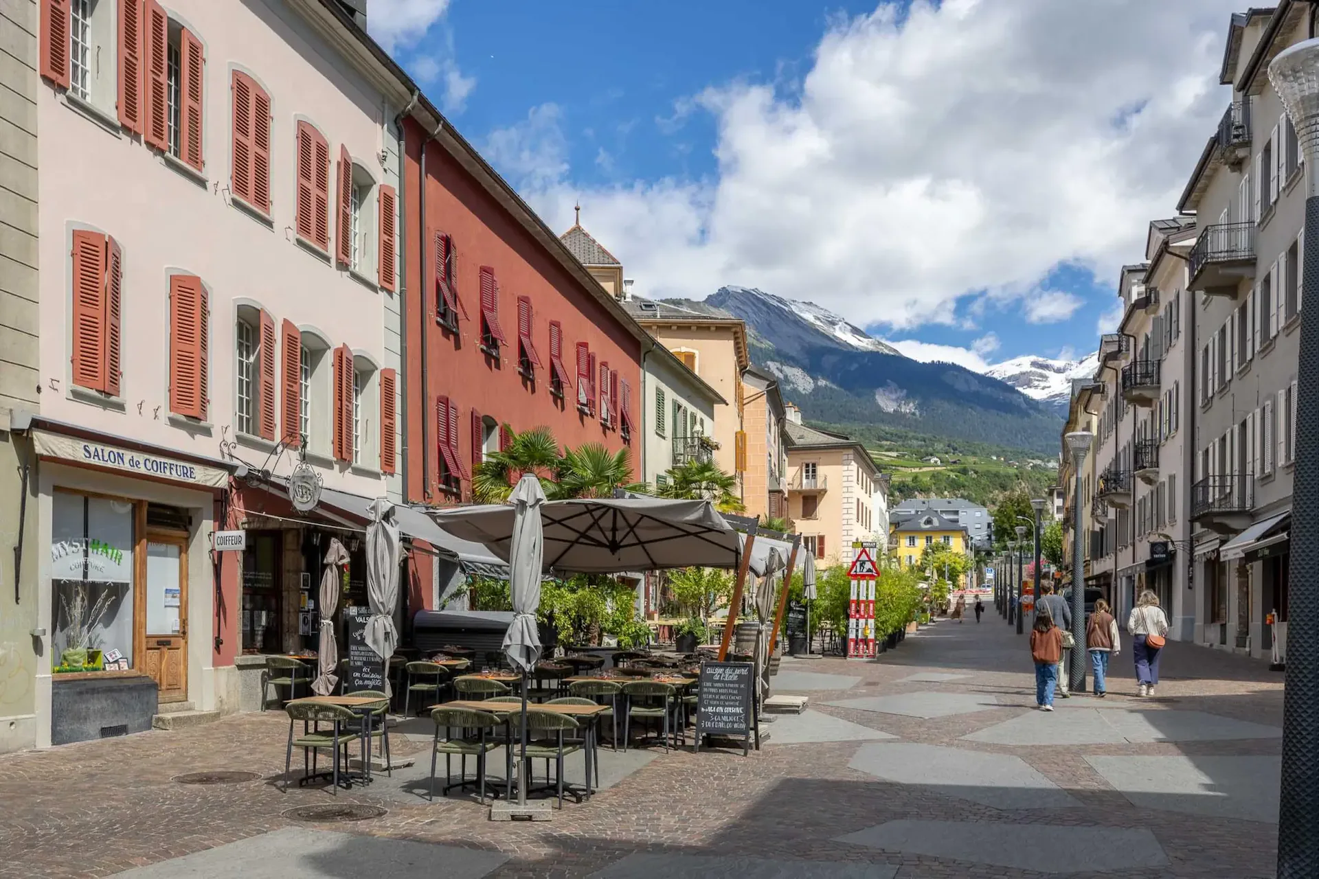 Restaurant réputé au coeur de la vieille ville - vente avec les murs