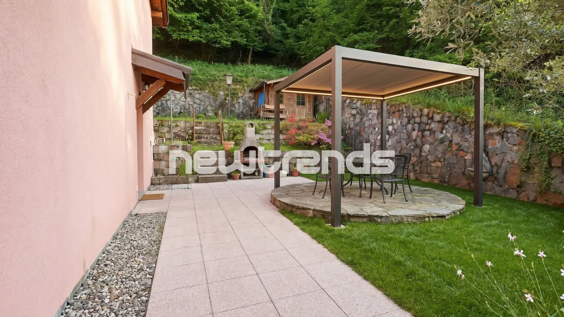 PREDOMINANTE VILLA DI 5.5 LOCALI CON GIARDINO E 2 POSTI AUTO COPERTI