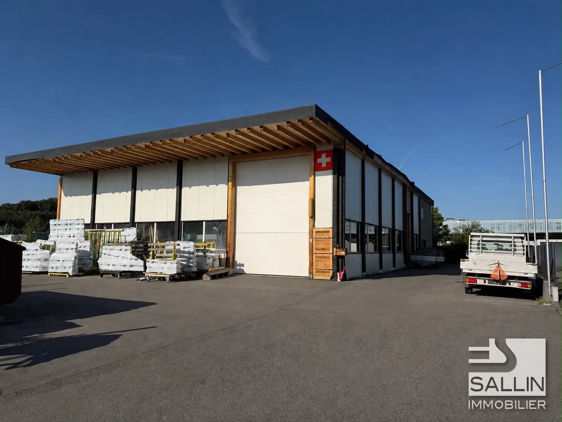 Industriehalle von ca. 445 m² mit 5½-Zimmer-Wohnung