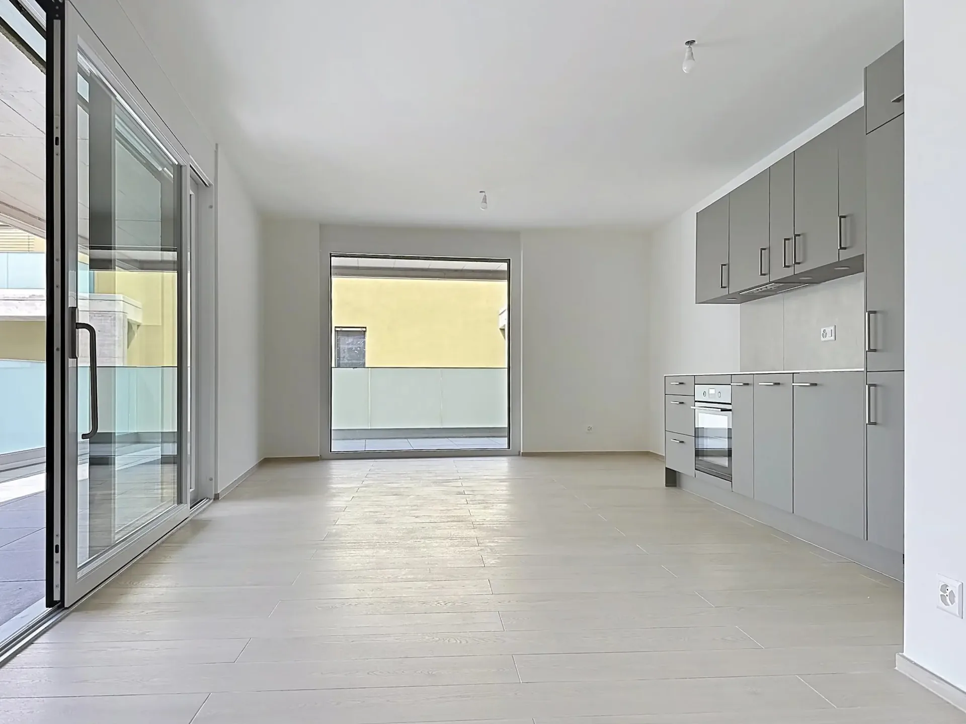 Zu vermieten in Uvrier 2.5-Zimmer-Wohnung mit Terrasse