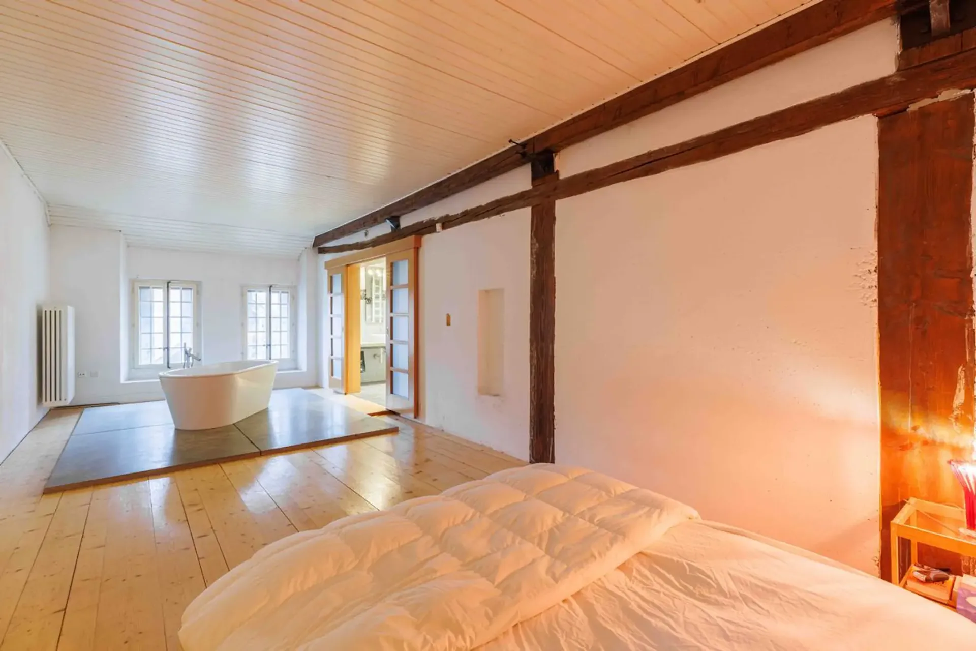 SULLENS, coup de coeur! Maison villageoise en bordure de zone agricole.