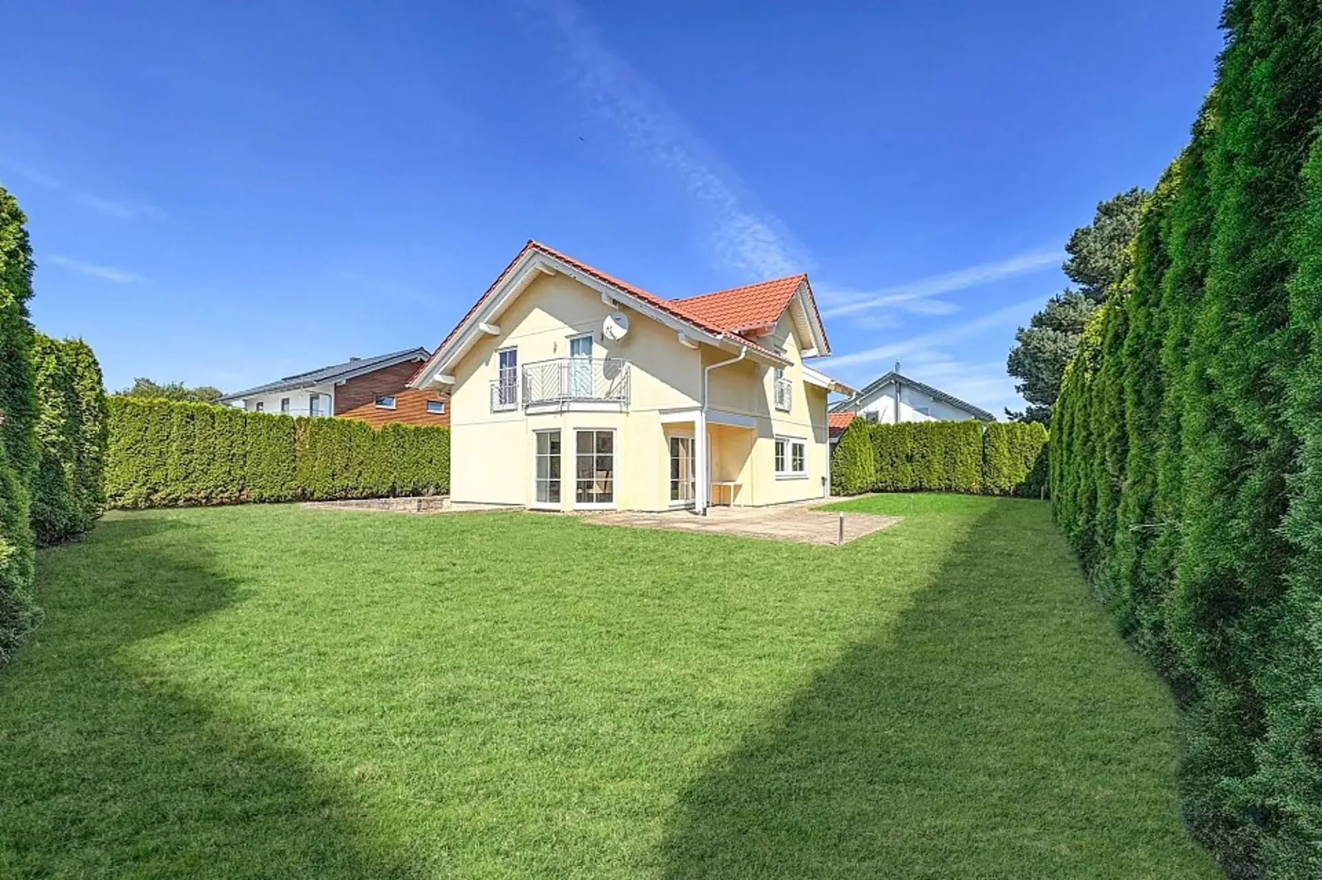 Freistehendes Einfamilienhaus mit Stil und Privacy