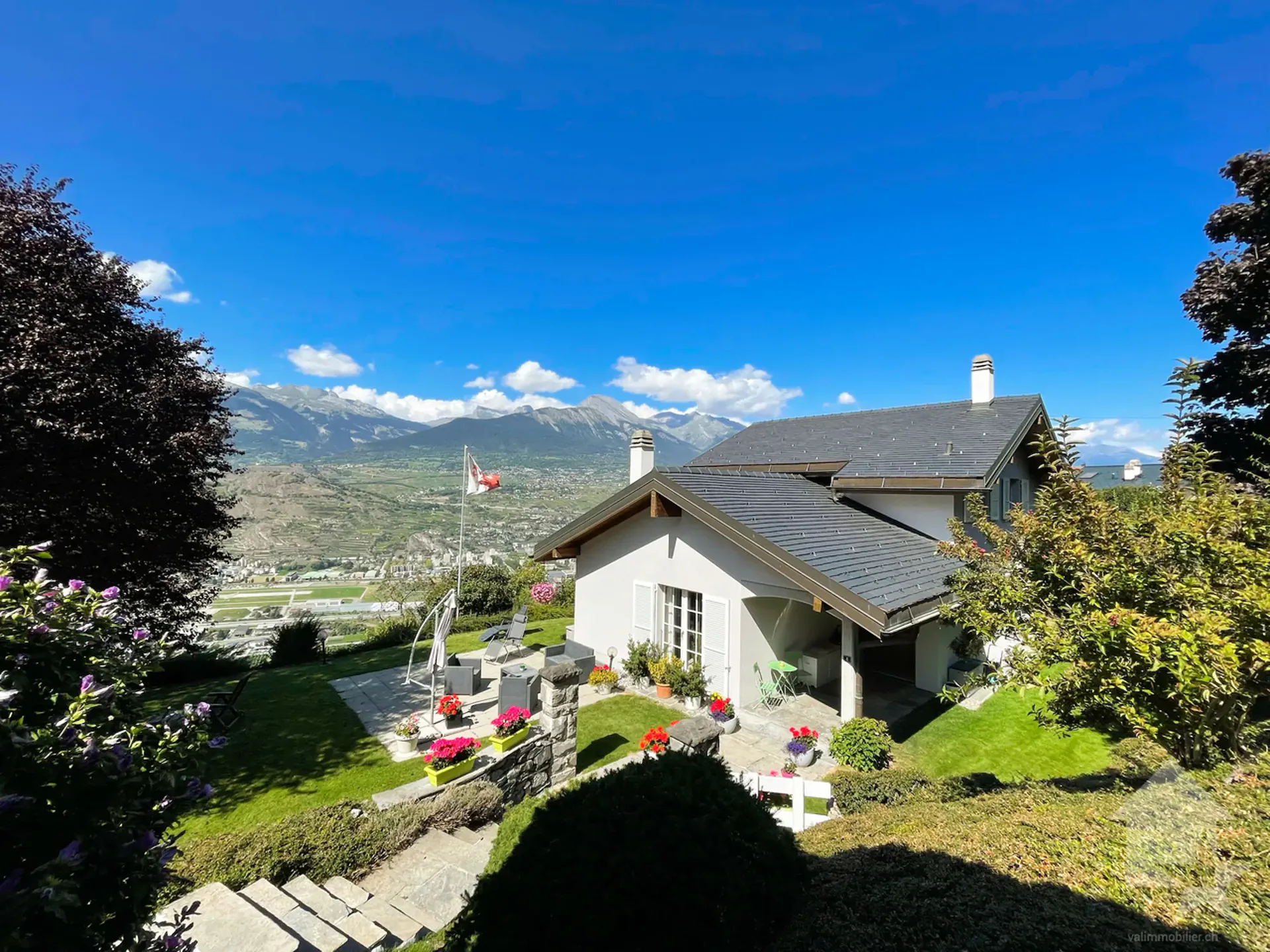 Schöne Familienvilla mit Panoramablick