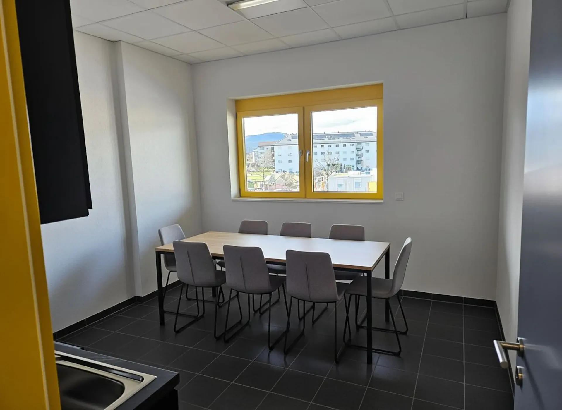 Zu vermieten - Büro- und Werkstattoberfläche in Chavornay