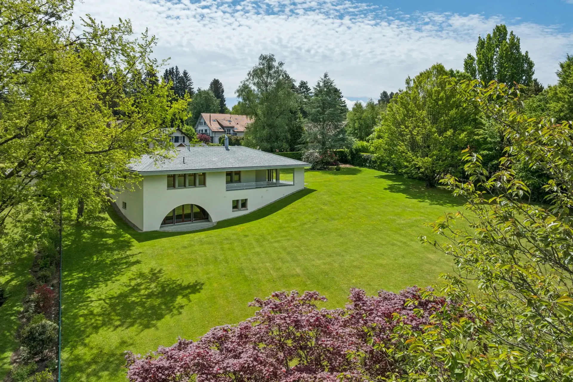 Villa on the Golf Course - Large Building Reserve