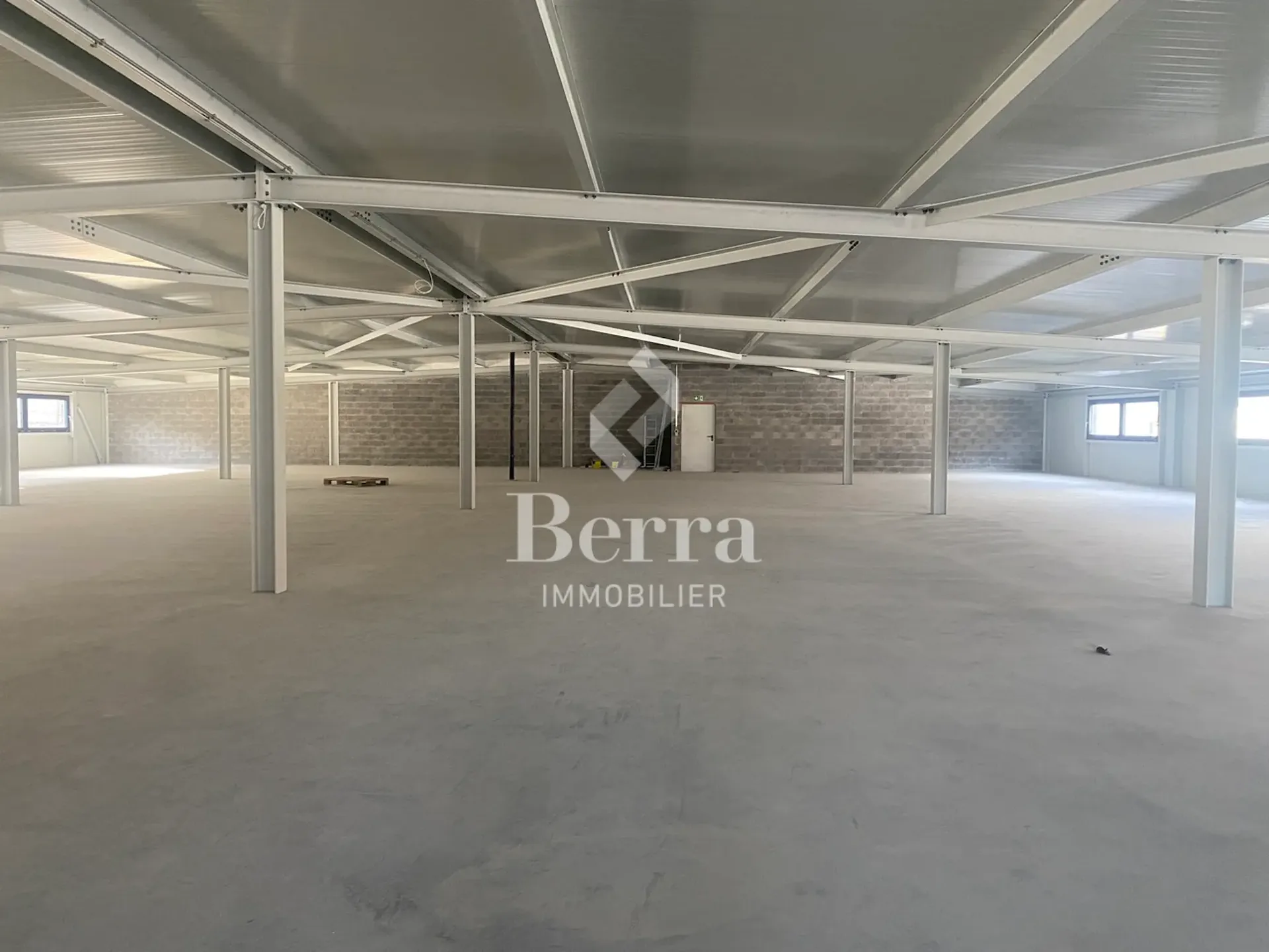 Neue Gewerbe-/Industriehalle in Fully!