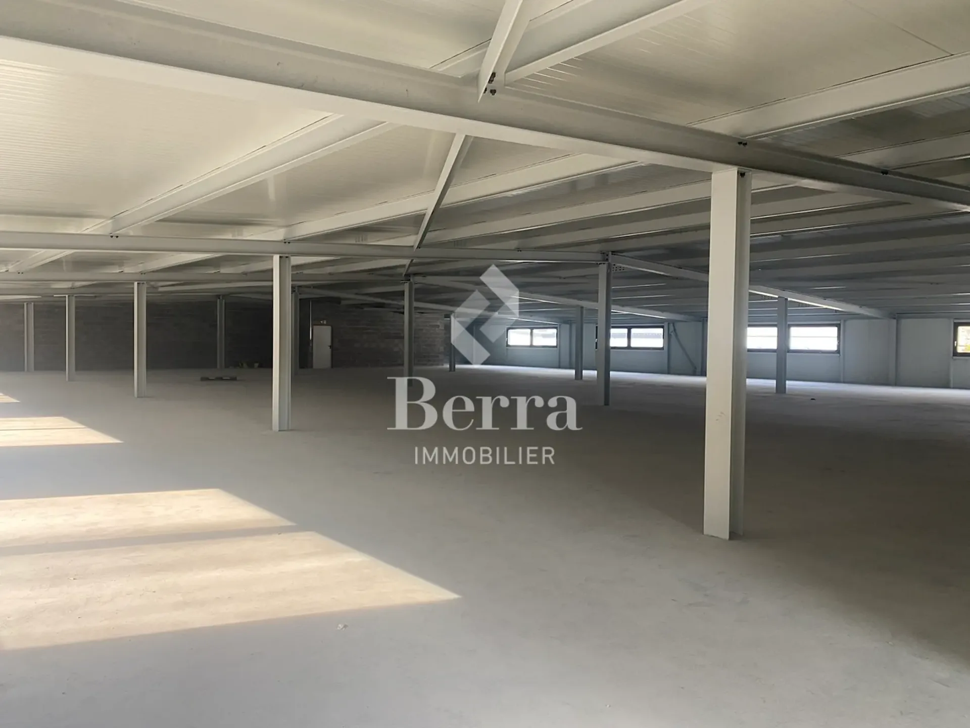 Neue Gewerbe-/Industriehalle in Fully!