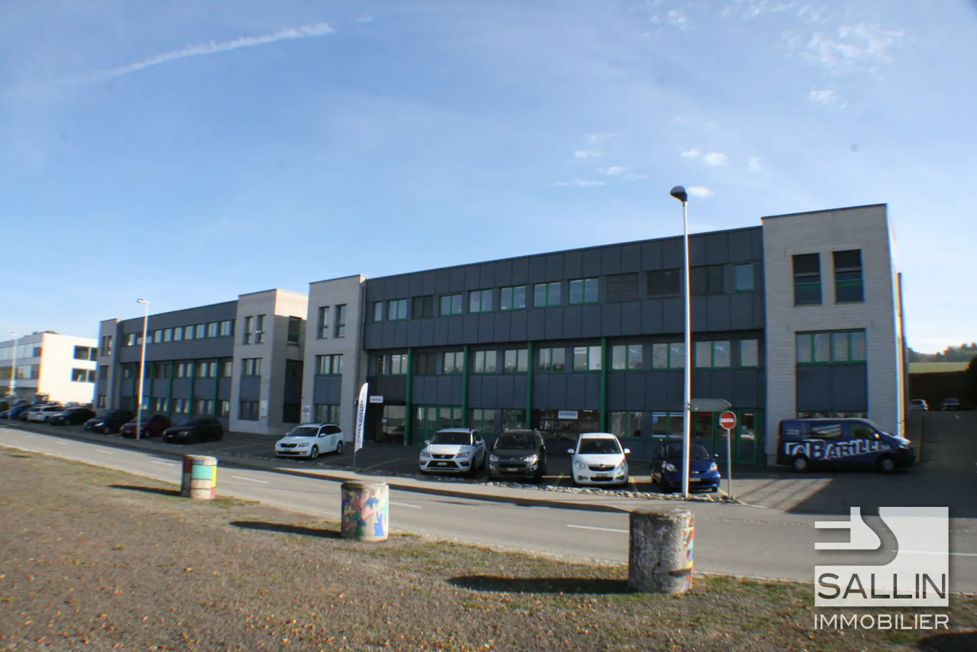 Verwaltungsfläche von ca. 270 m² mit 3 Außenplätzen und 2 Innenplätzen