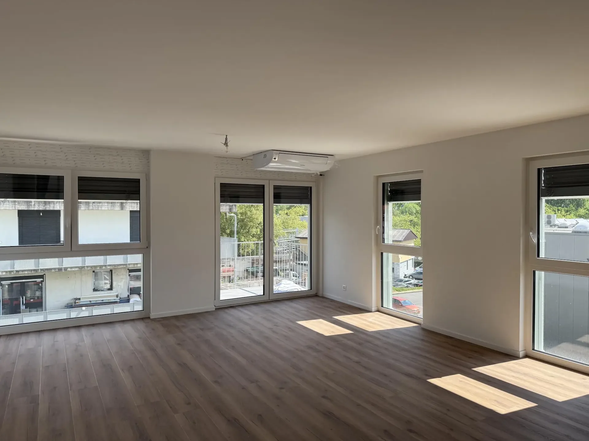 Verwaltungs-/Bürofläche mit Balkon, Einheit 31, in neuem Projekt in Echandens