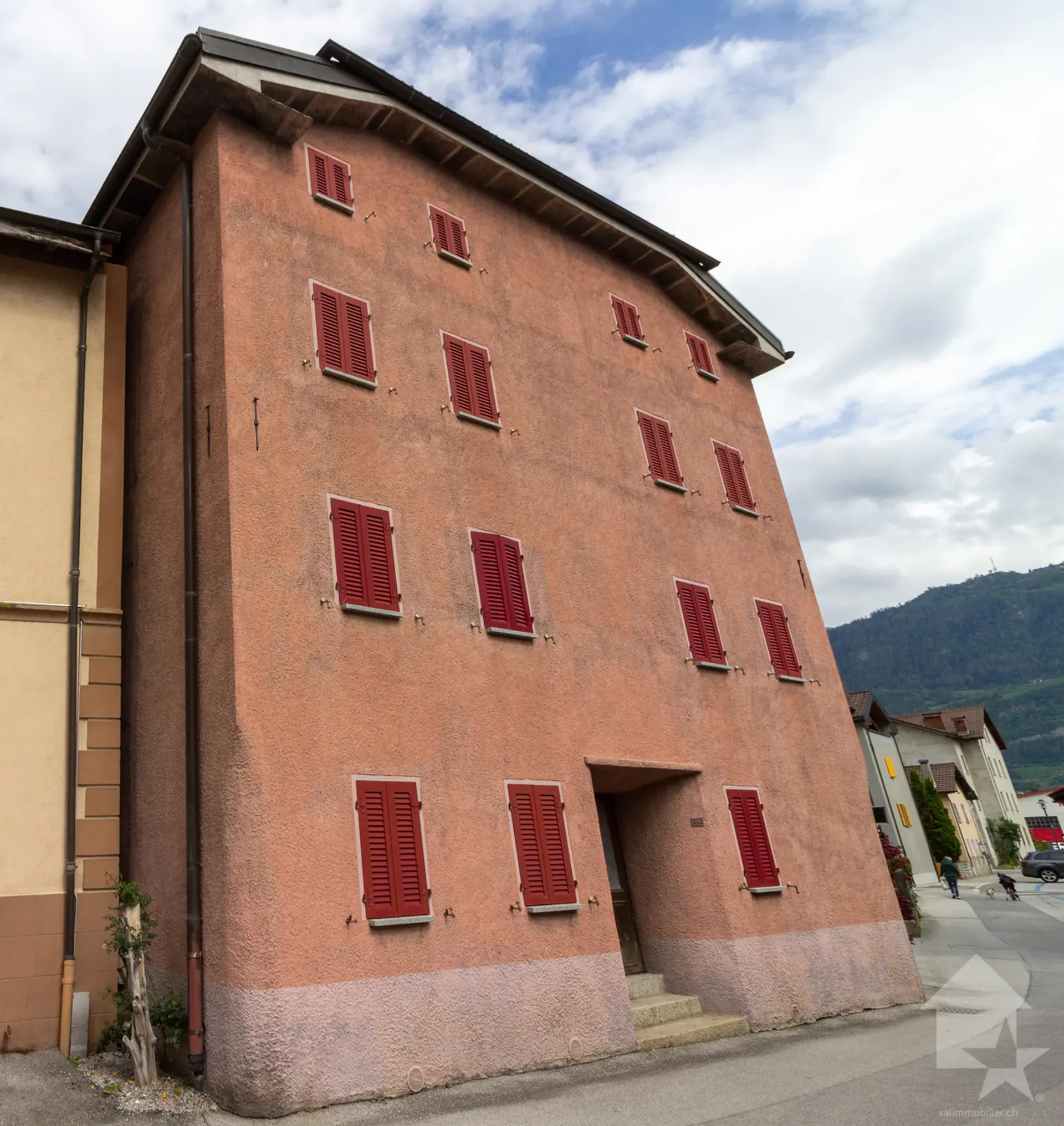 Dorfhaus und Scheune zur kompletten Renovierung