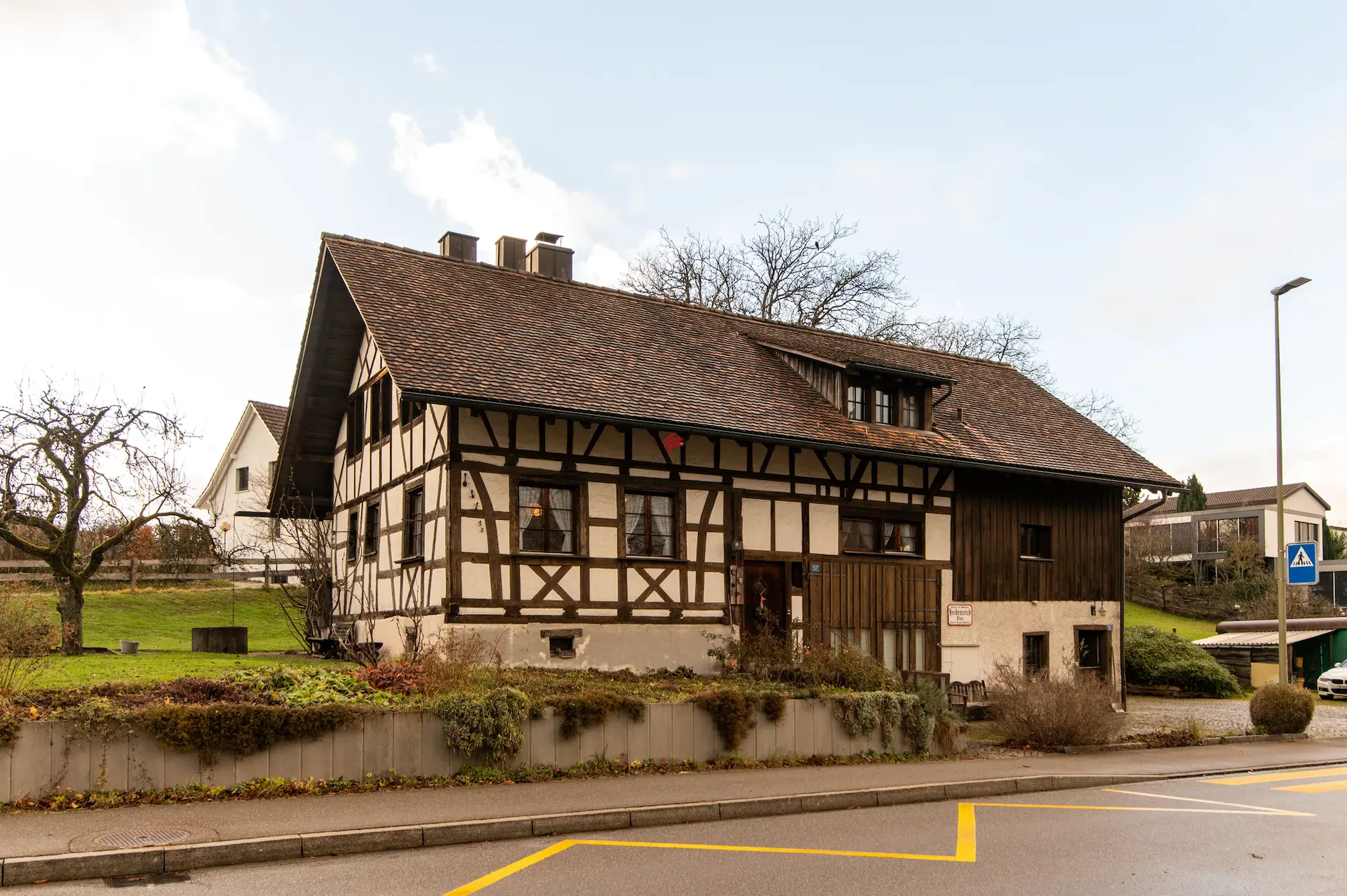 Riegelhaus mit Einliegerwohnung + Baulandreserve