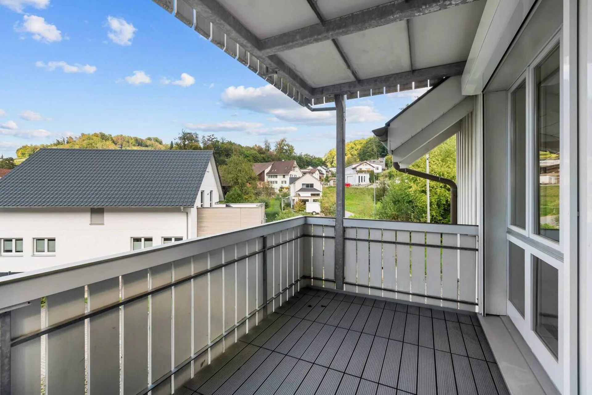 Bright and airy maisonette apartment in an idyllic location with a balcony!