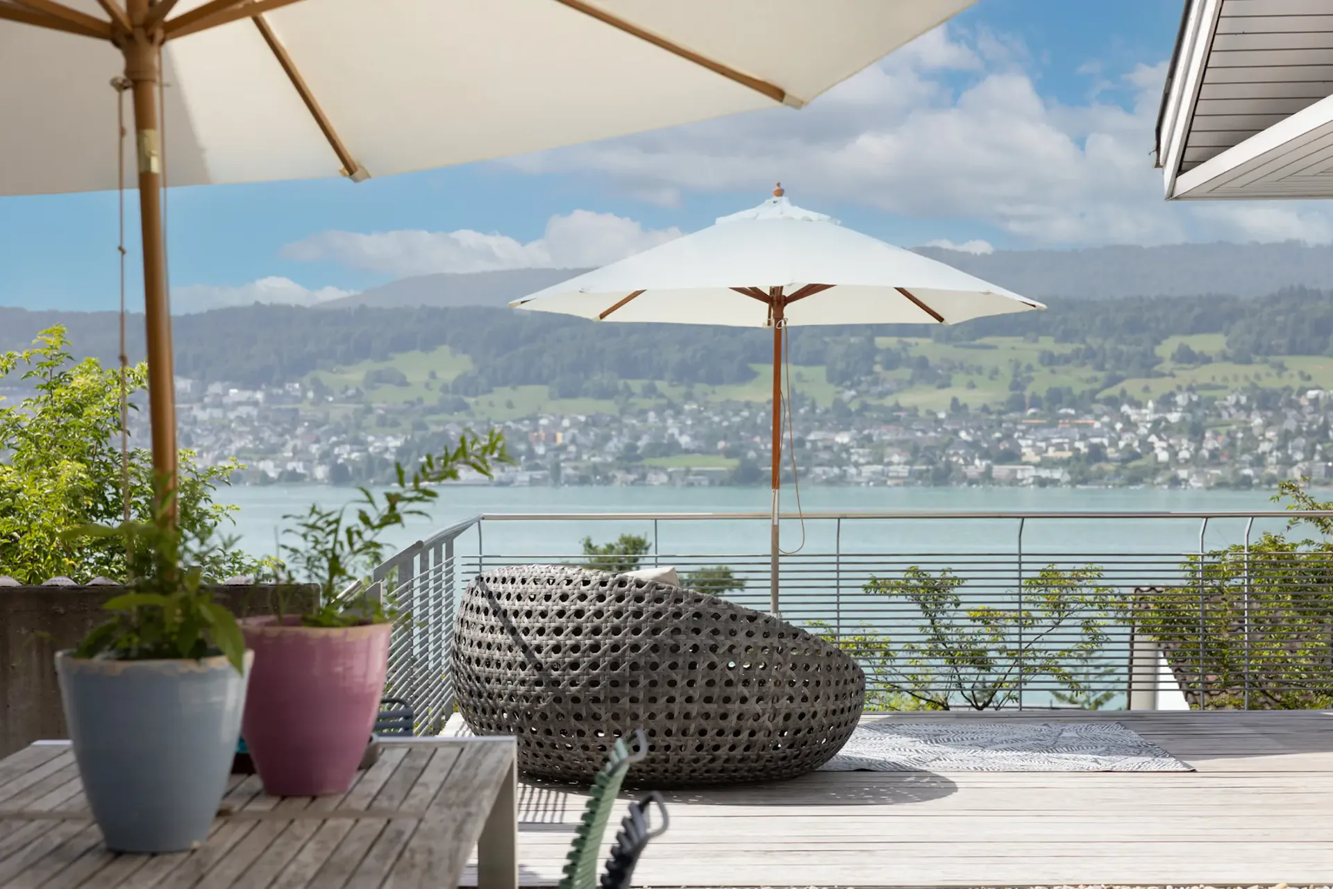 6½-room semi-detached house with a wonderful lake view in Herrliberg