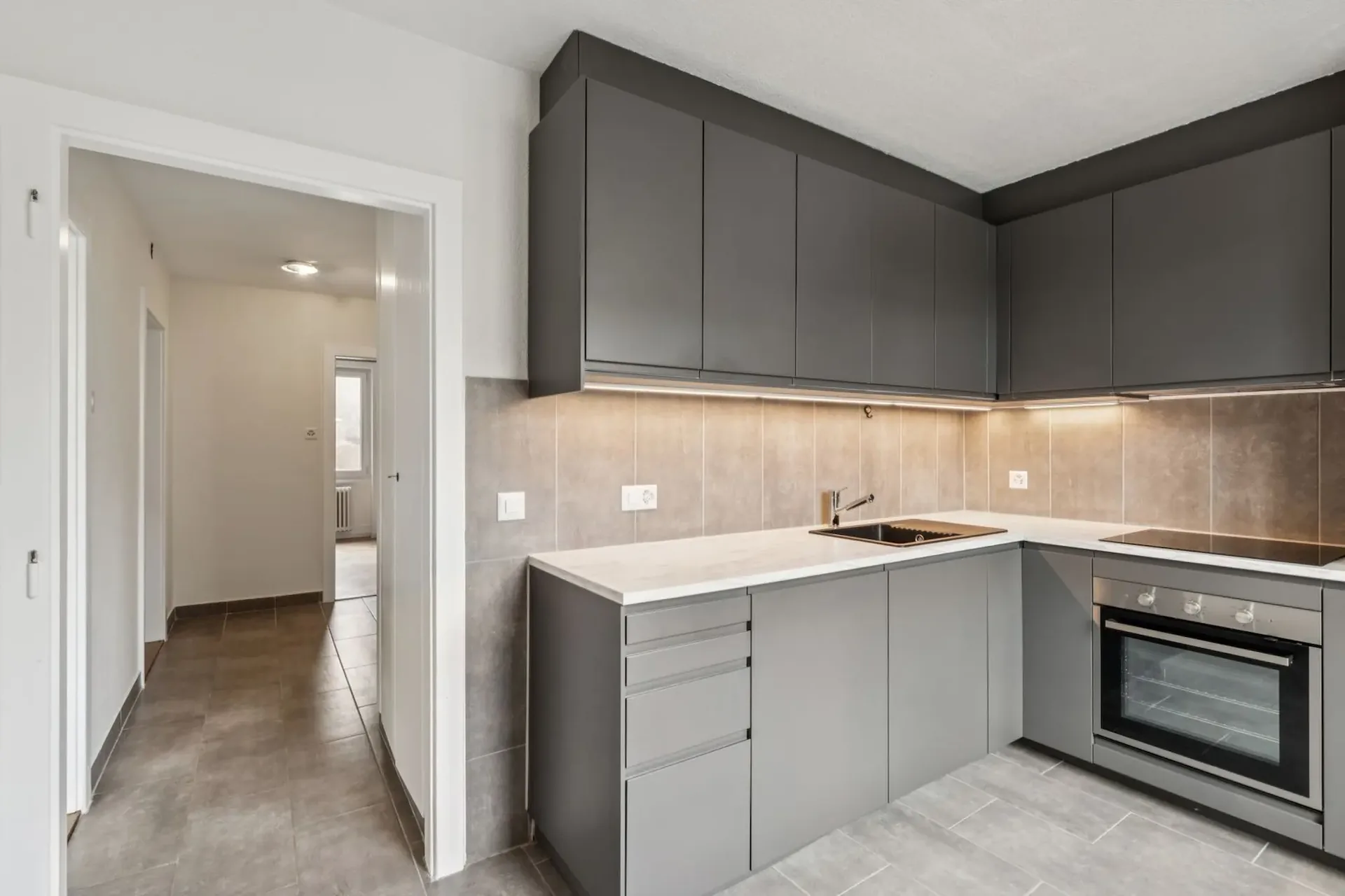 Bright 3.5-room apartment renovated in the village center