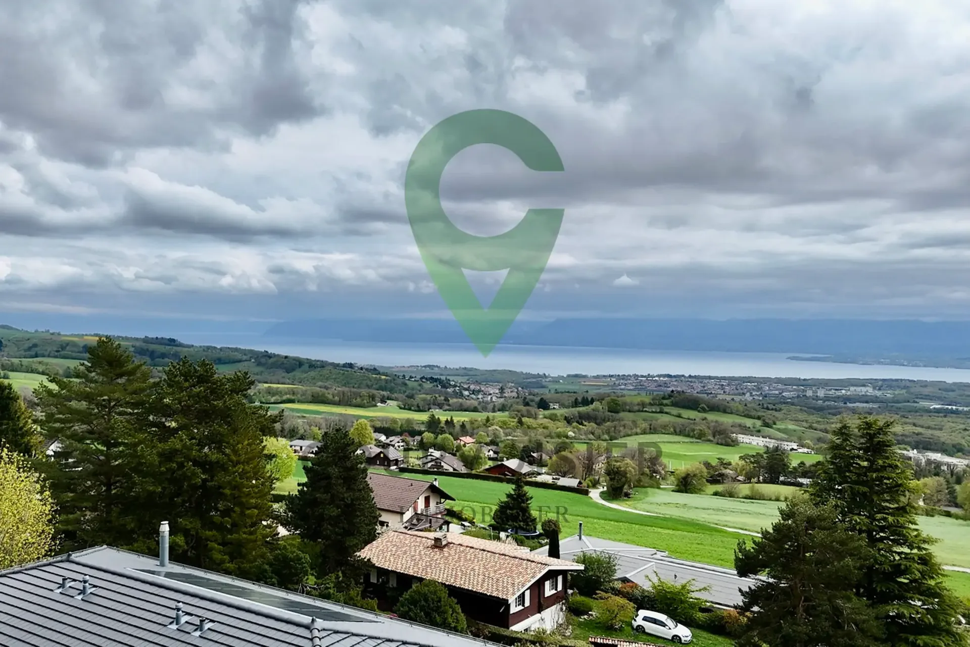 Einfamilienhaus mit 6,5 Zimmern und atemberaubendem Blick in der Nähe von Begnins