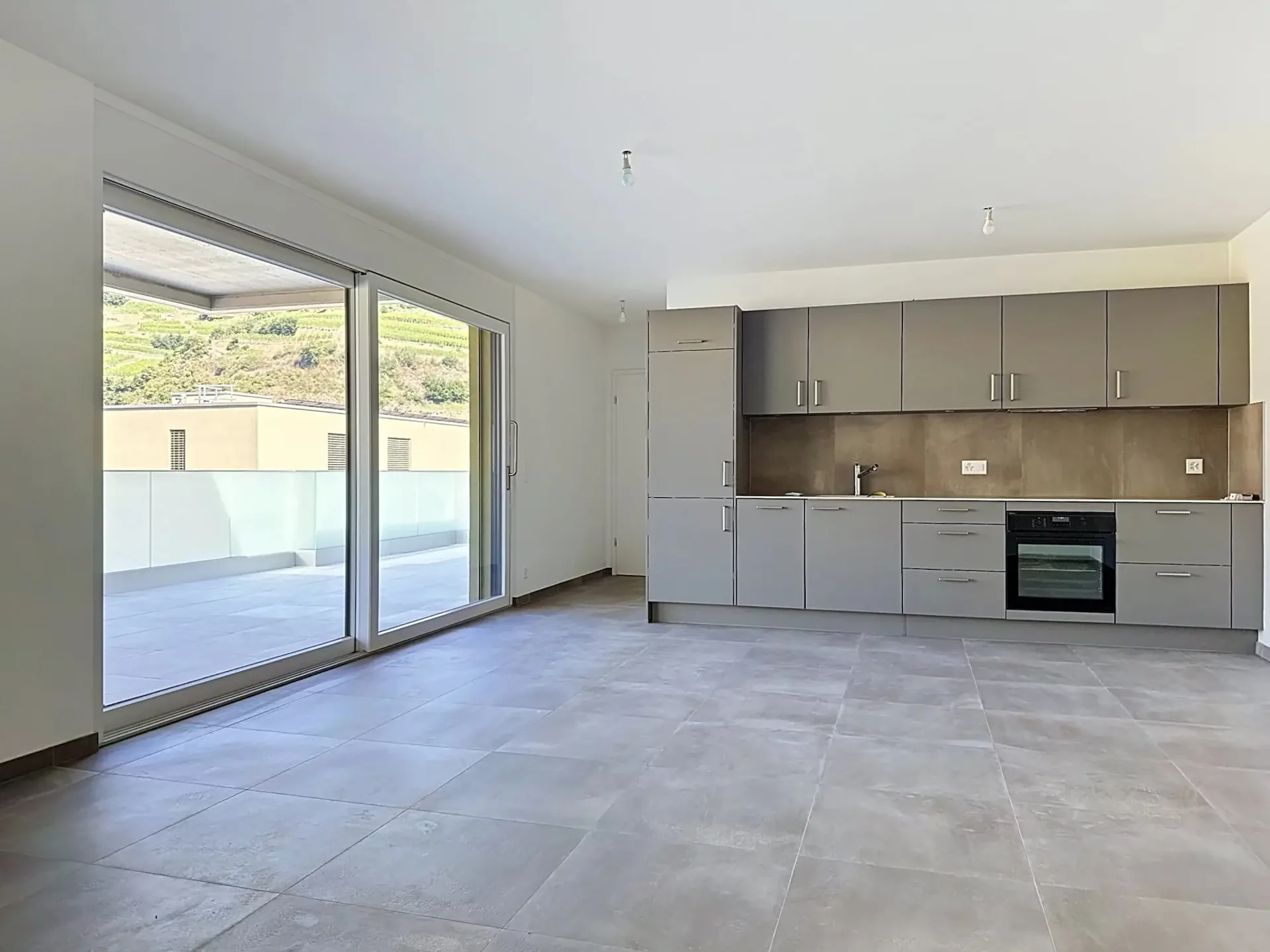 Helles 2.5-Zimmer-Wohnung im 2. Stock mit großer Terrasse - Alegria-Promotion in Uvrier
