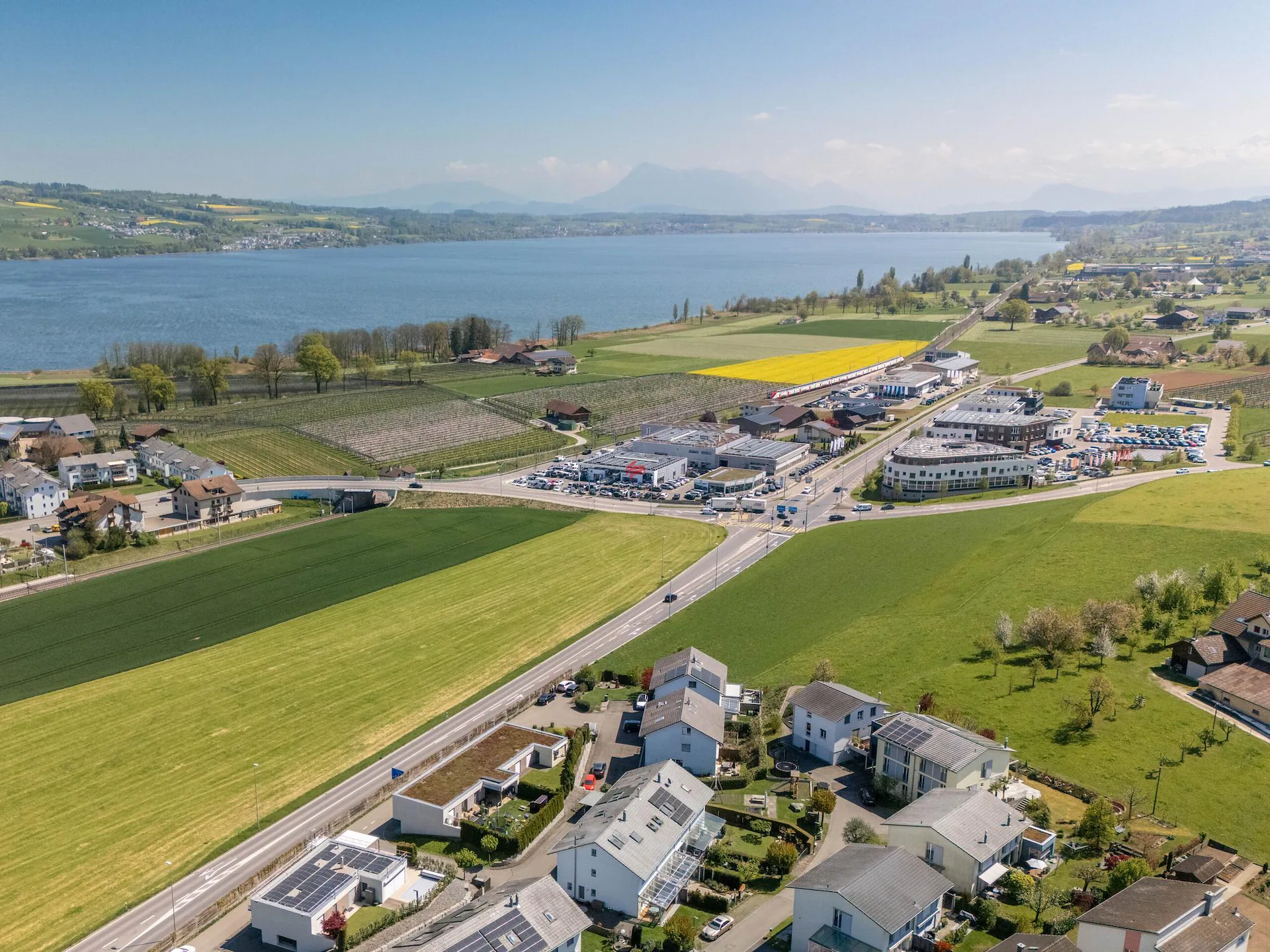 Panorama Doppeleinfamilienhaus mit See- und Bergsicht