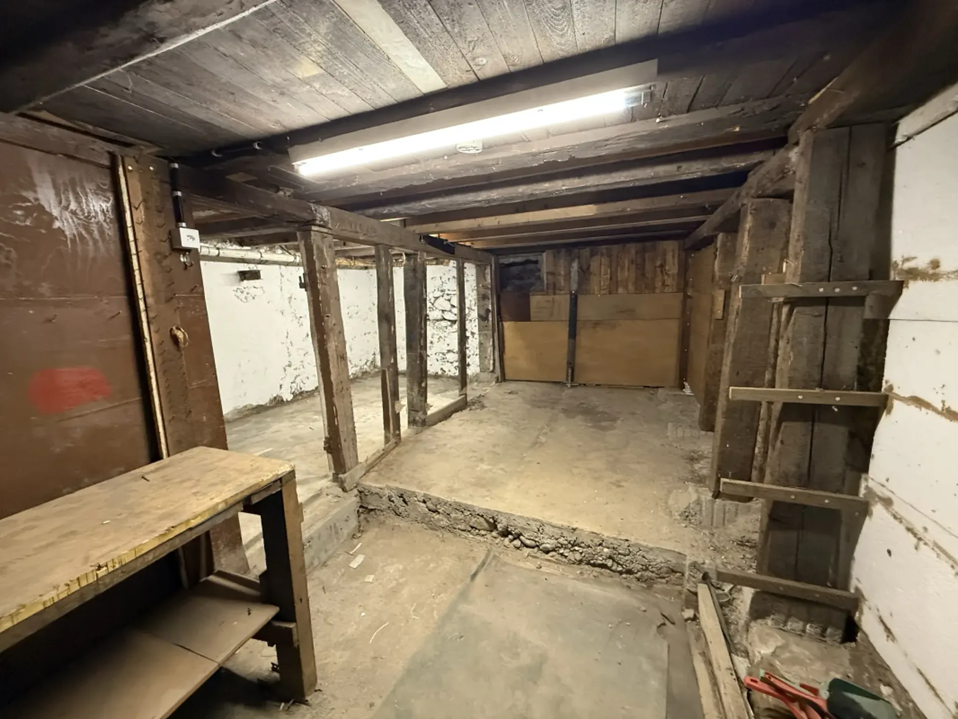 Local dépôt / atelier de 25 m² avec électricité