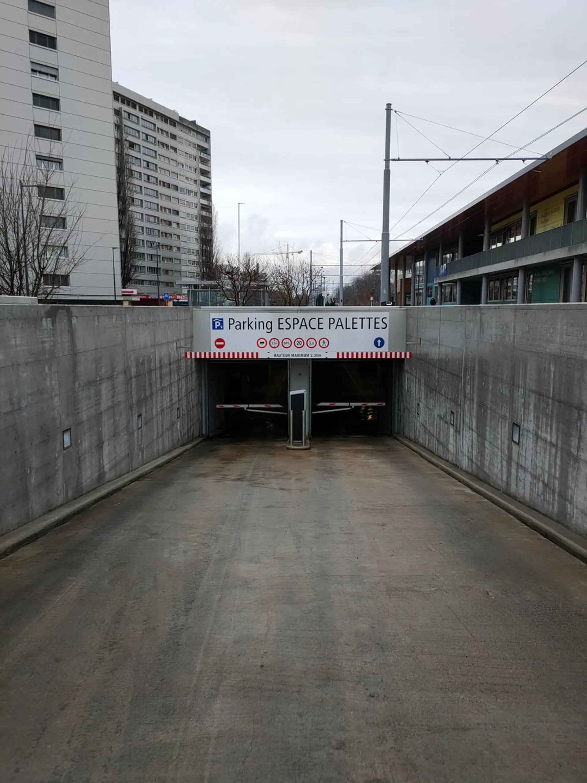 Place de parking, située en sous-sol.