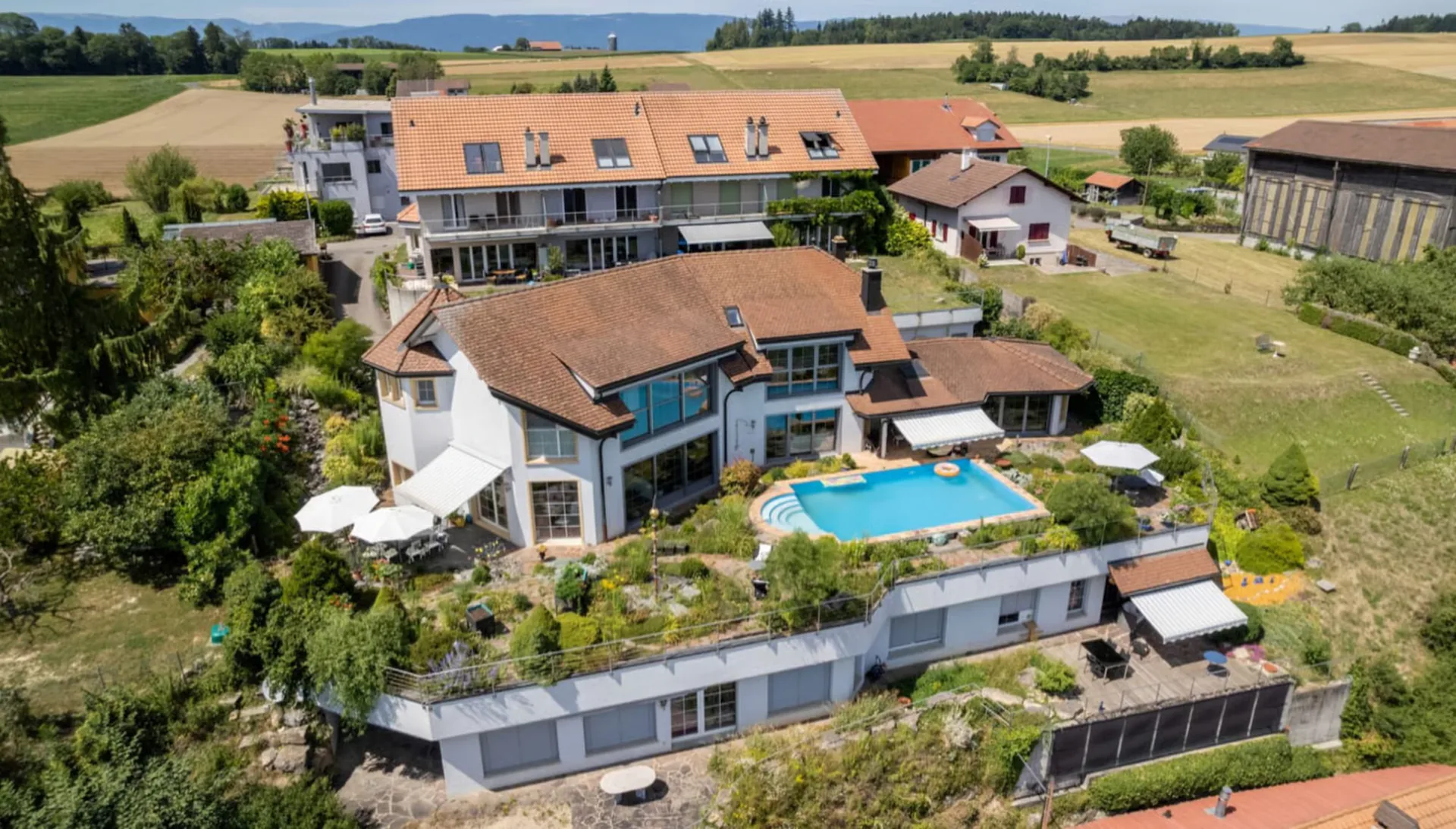 3.5-room terrace apartment with lake view in Bellerive for sale
