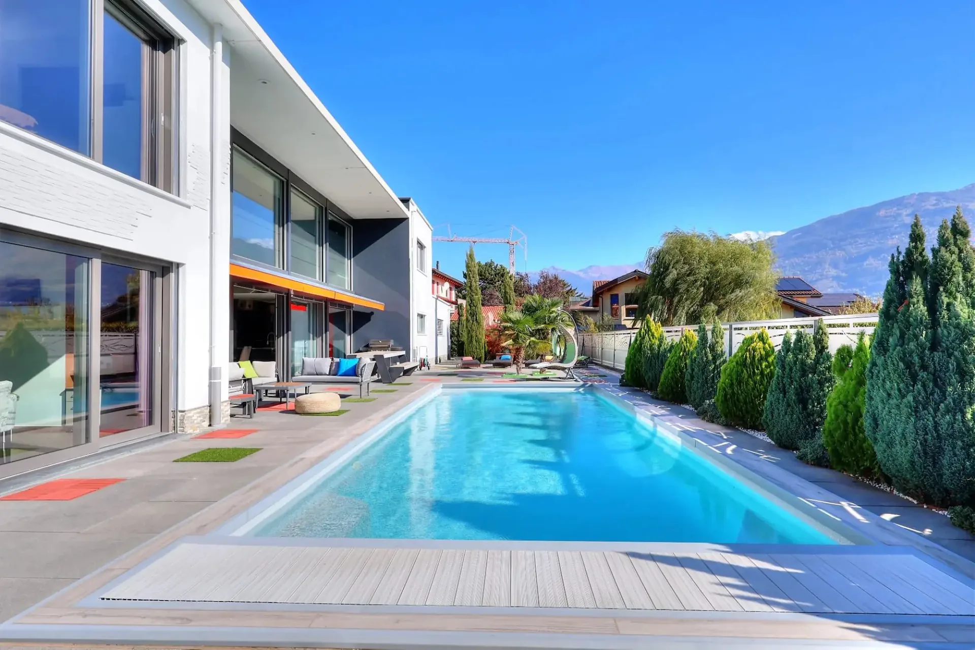 Prestigious individual villa with 6.5 rooms, pool and elevator