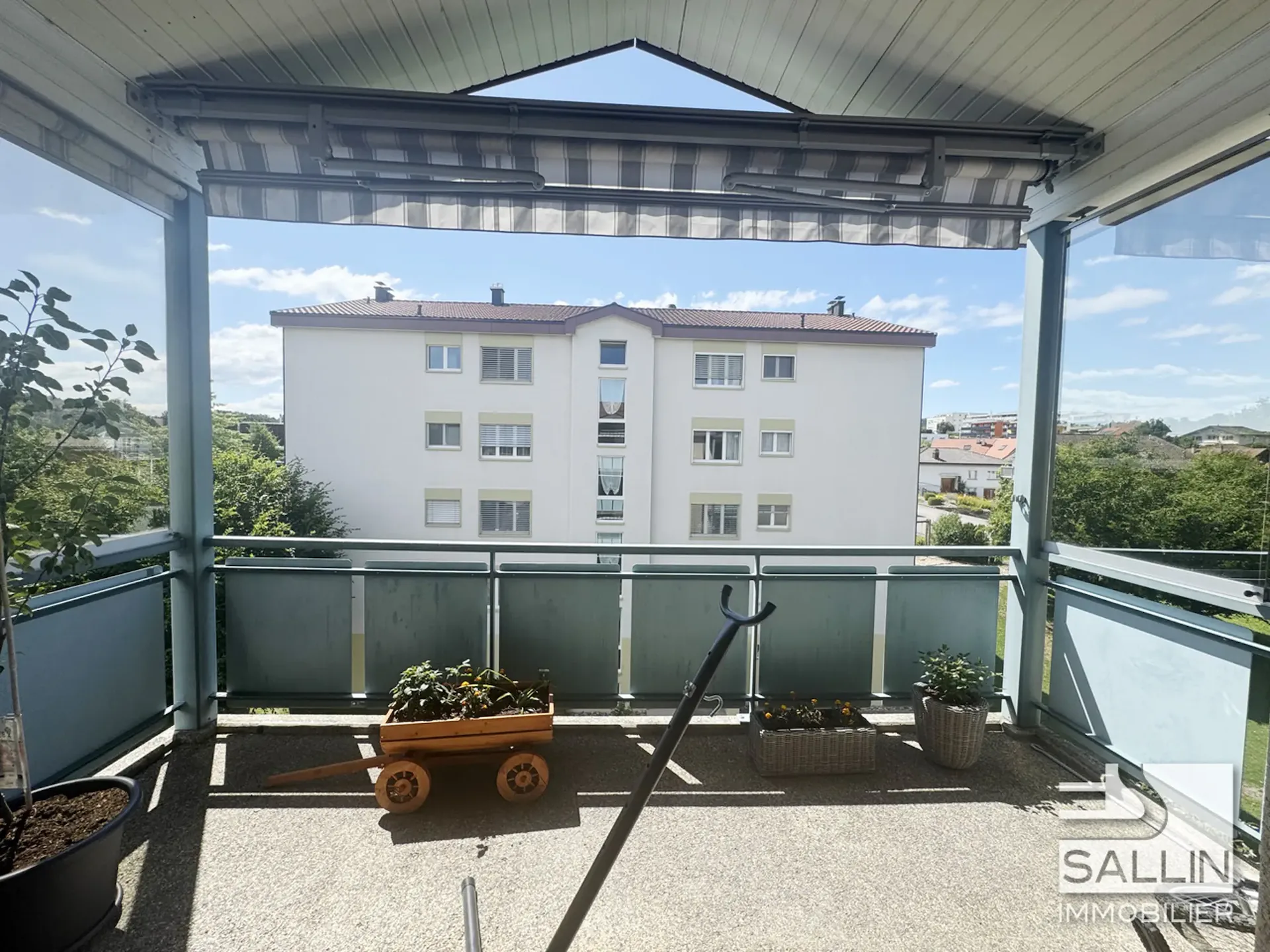 Spacieux appartement de 5 pièces  au 3ème étage avec place intérieure