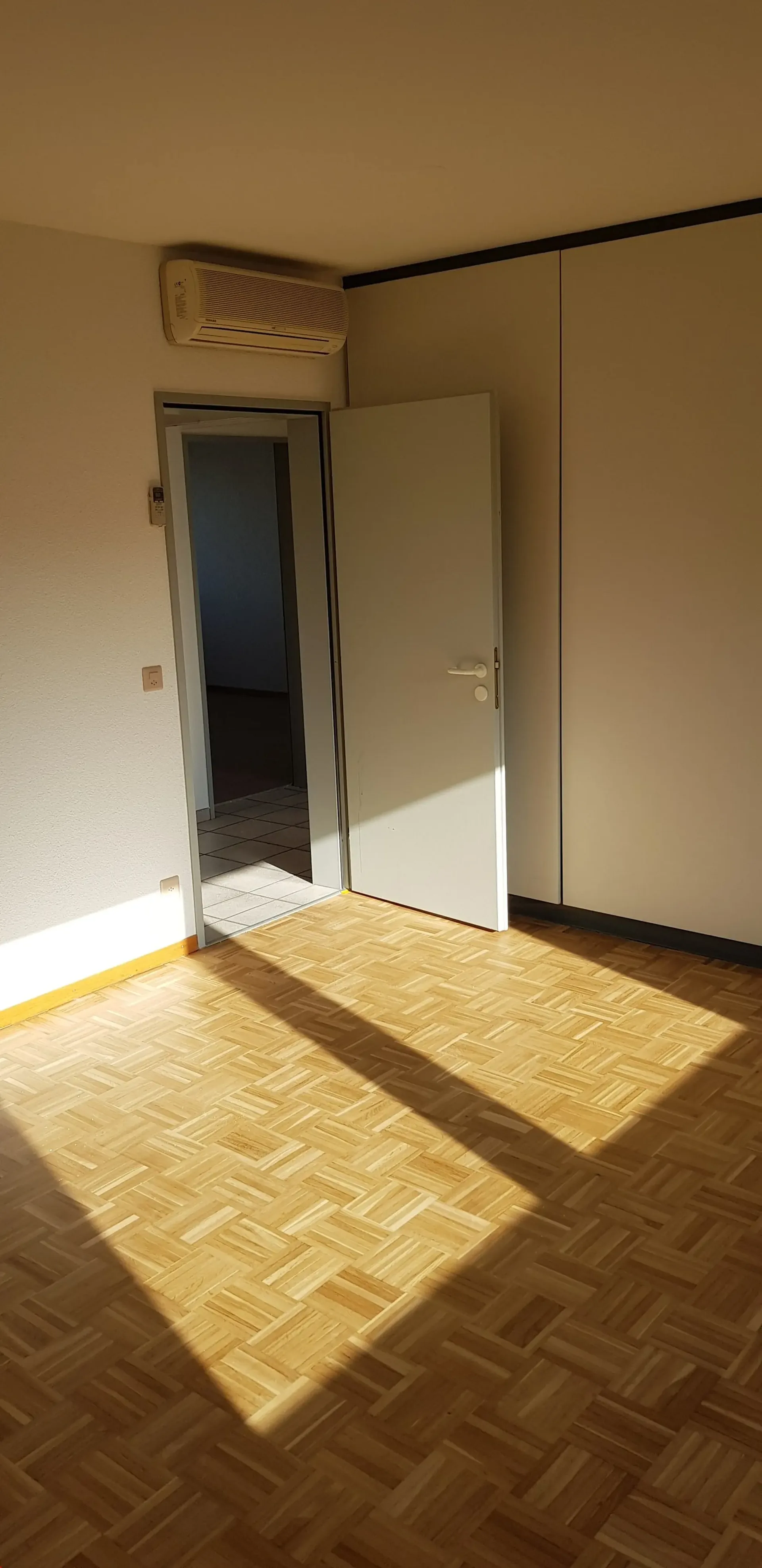 Büroräume in Gewerbehaus gesamthaft 520 m2 auf vier Etagen