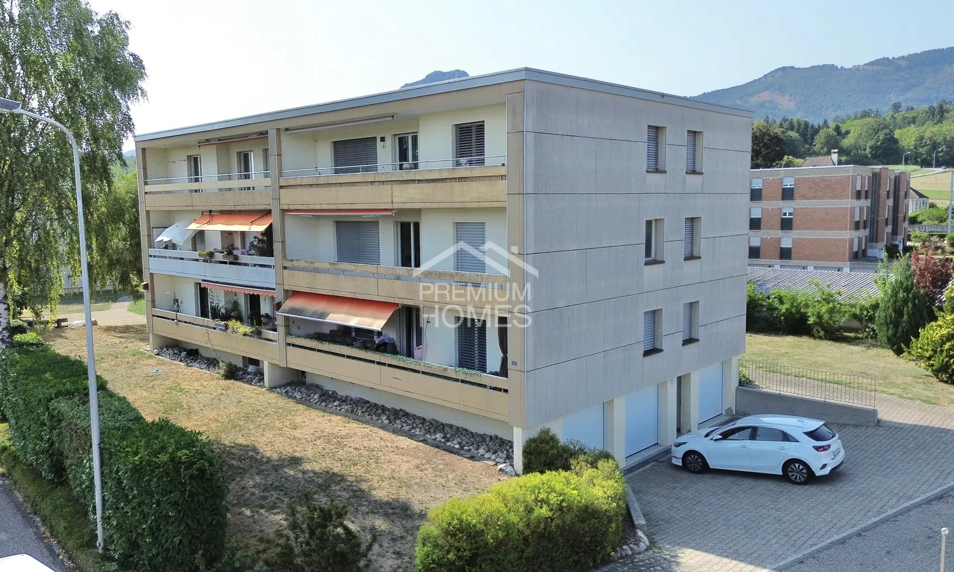 Attractive 3.5-room apartment with community pool