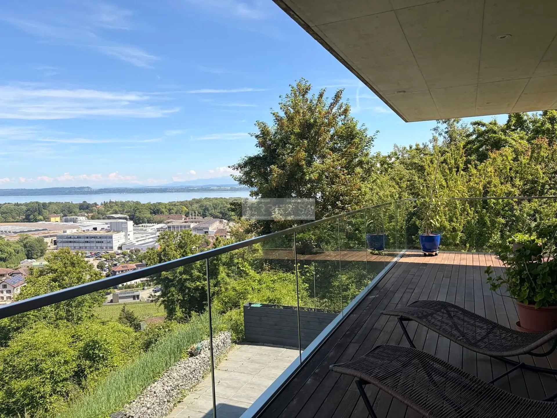 Luxury attic of 6.5 rooms with large terrace