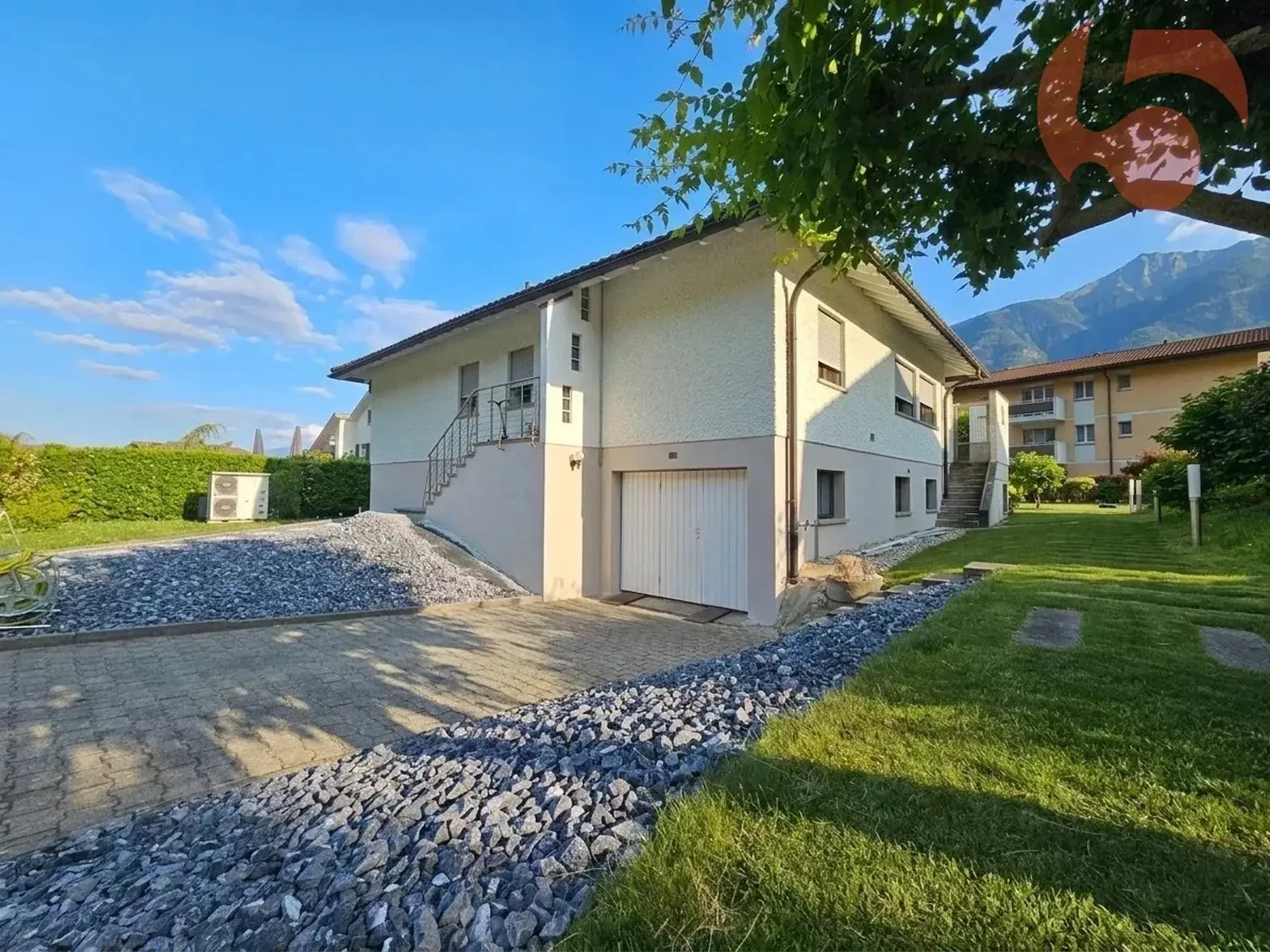 Magnificent 6.5-room villa with workshop and large garage
