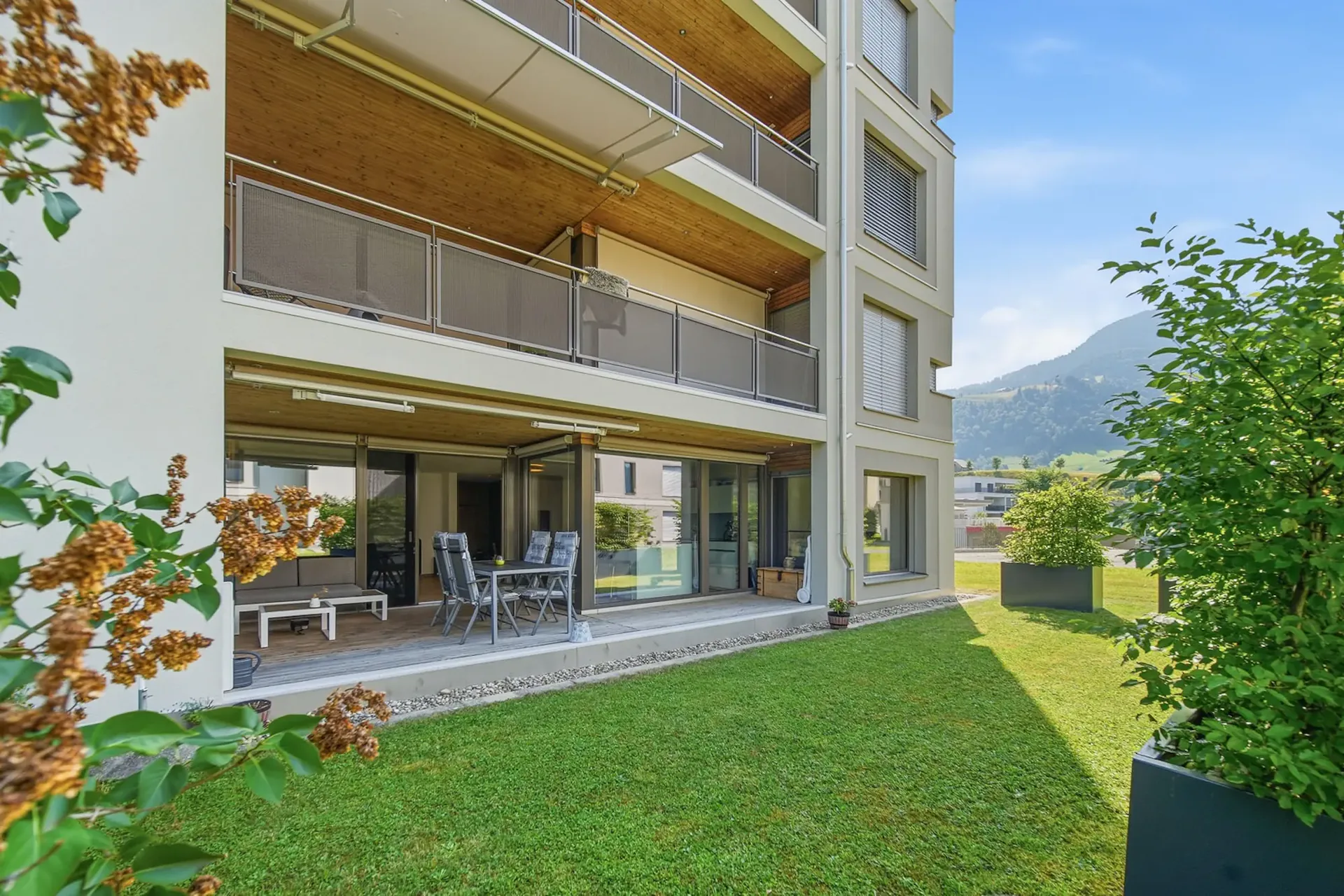 APPARTAMENTO DI 2,5 CAMERE CON GIARDINO DI 85 M² - ARCHITETTURA ALL'AVANGUARDIA