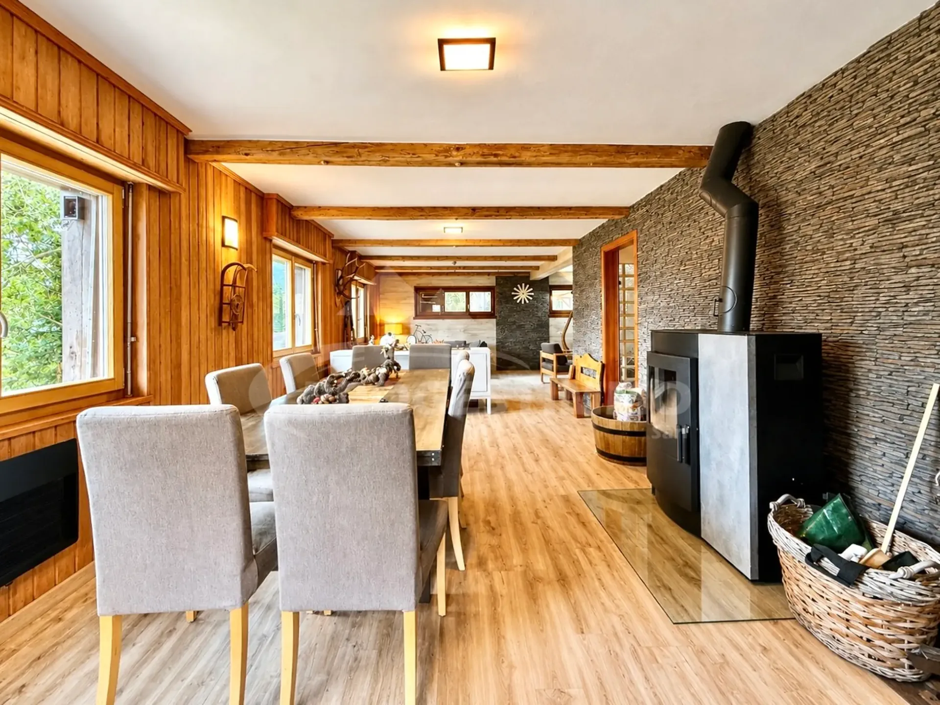 MAGNIFIQUE DUPLEX 6.5 PIÈCES SUR LES PISTES