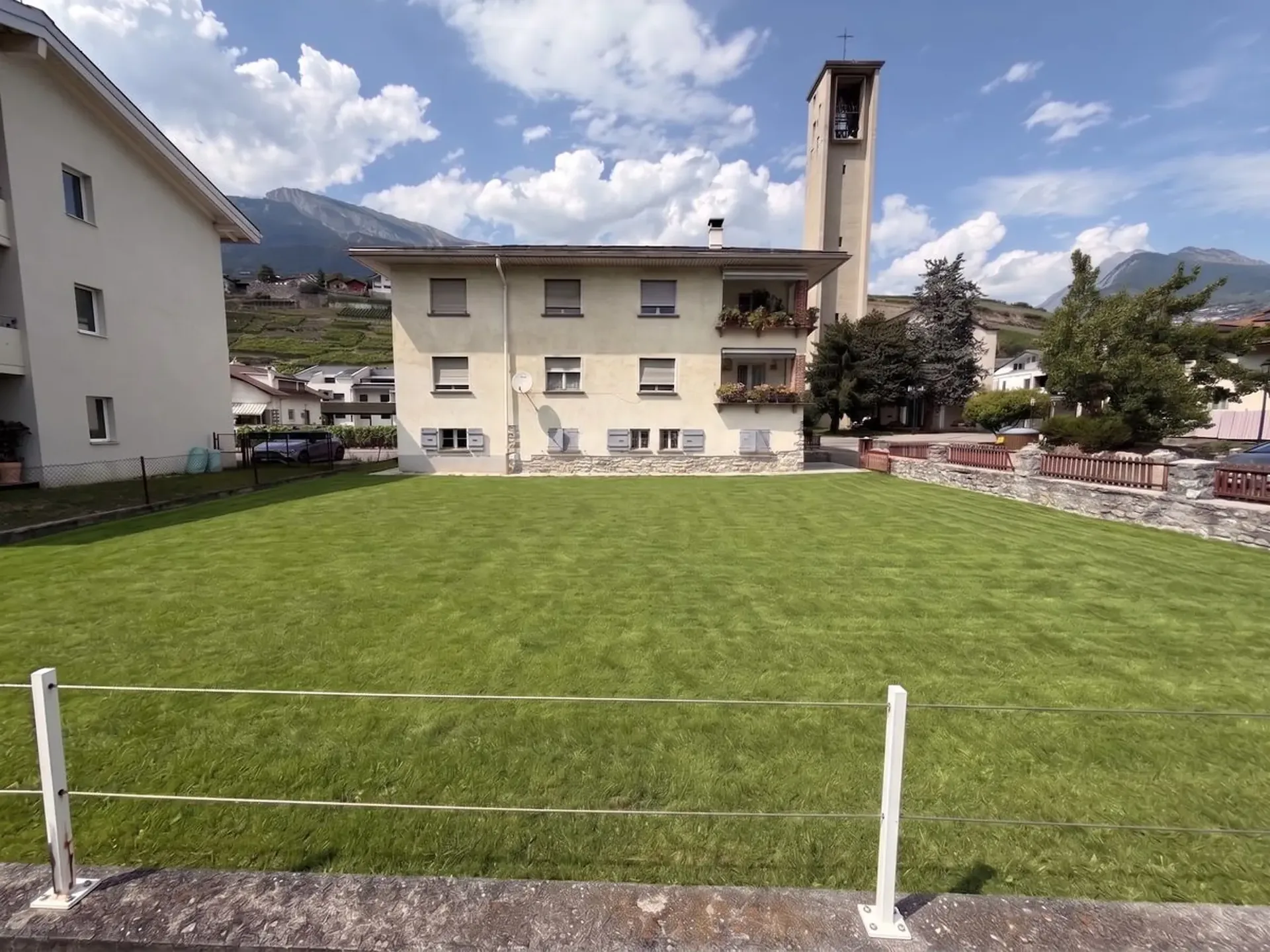 Raro a Conthey - Edificio con due appartamenti su un terreno di 542 m²