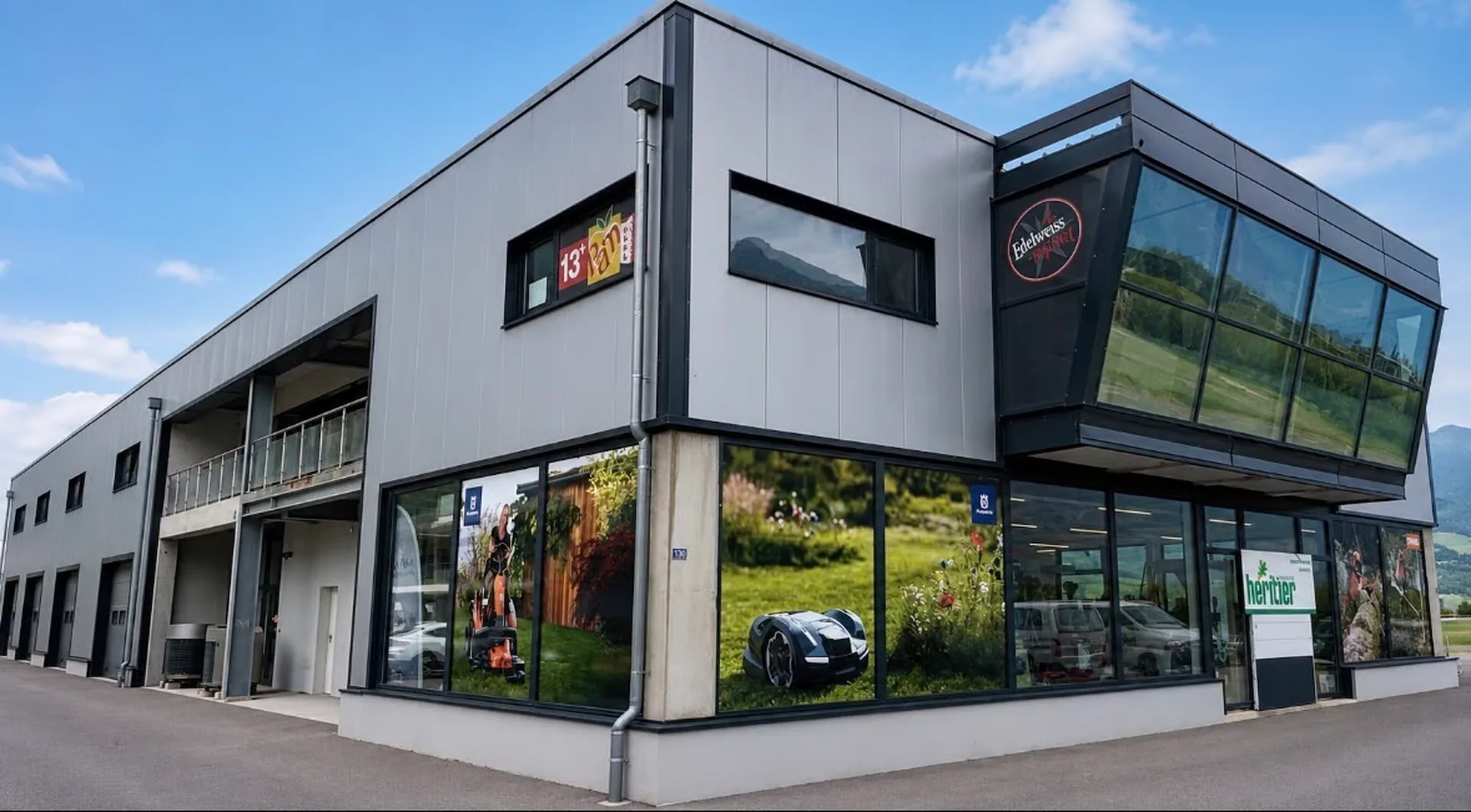 9003M-Saxon-Moderner Gewerberaum von 64 m²