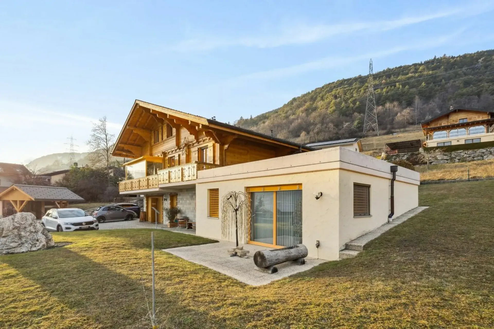 Charmanter Familienchalet mit professionellem Potenzial in Erde