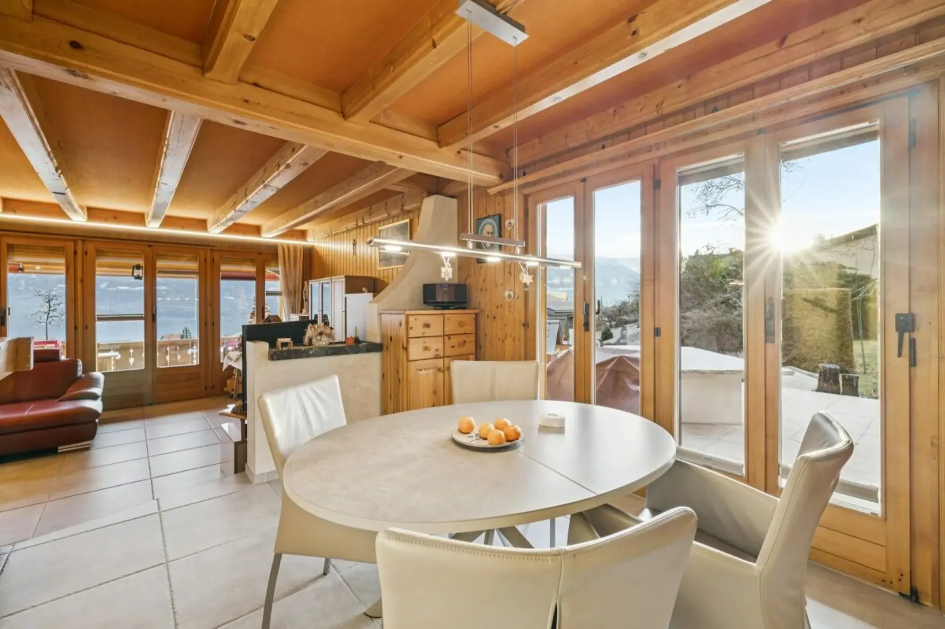 Charmanter Familienchalet mit professionellem Potenzial in Erde