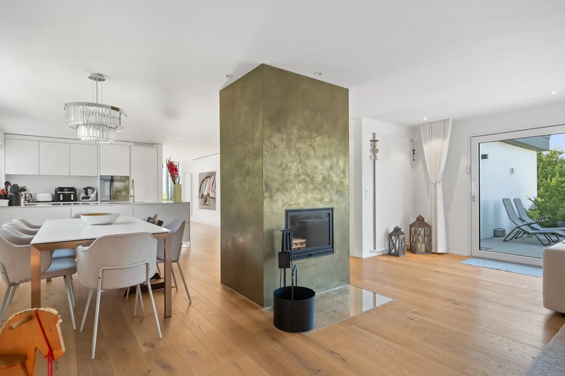 Modernes Einfamilienhaus mit Gartenparadies