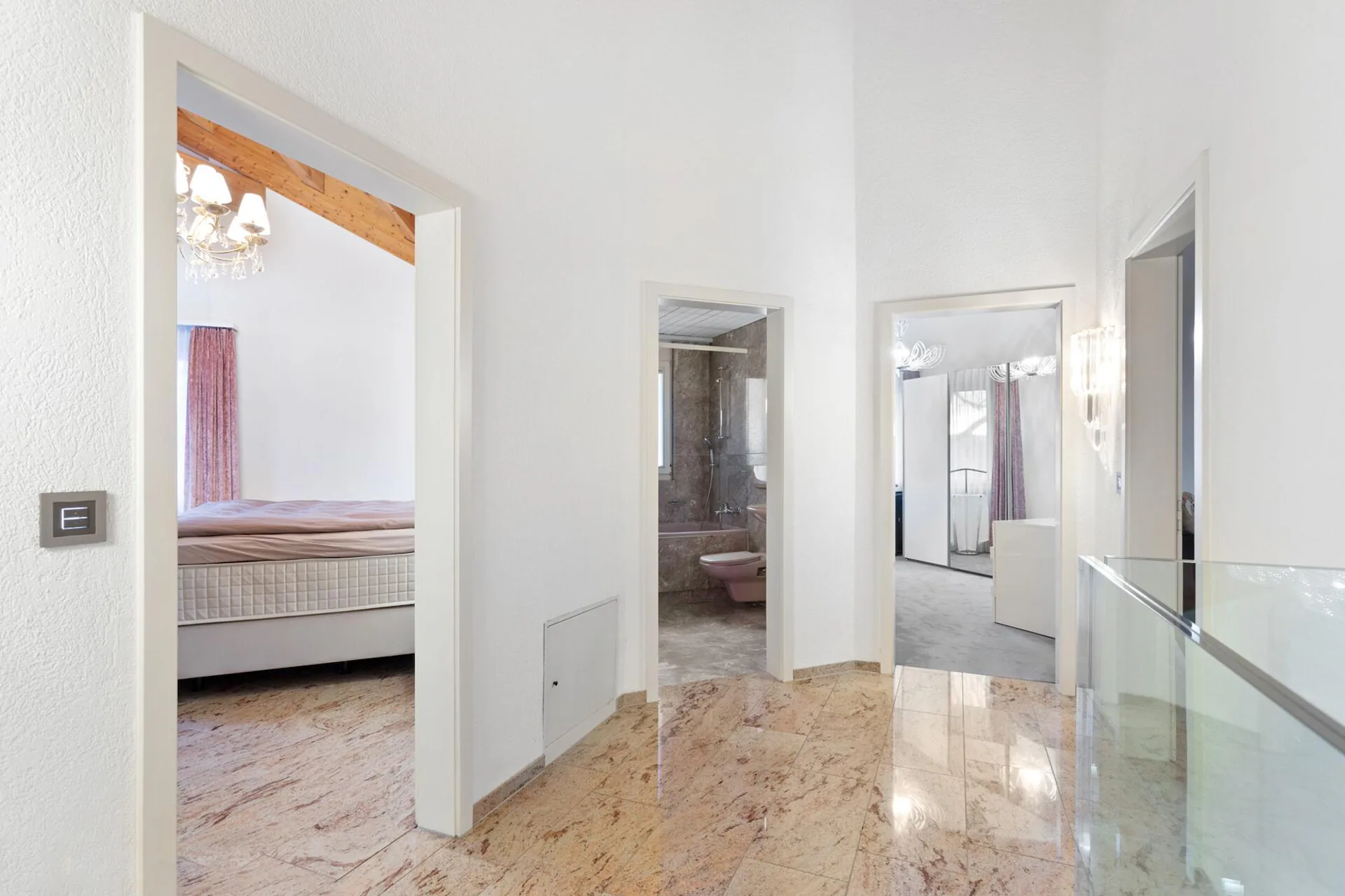 Ampia casa unifamiliare con giardino, galleria e area benessere