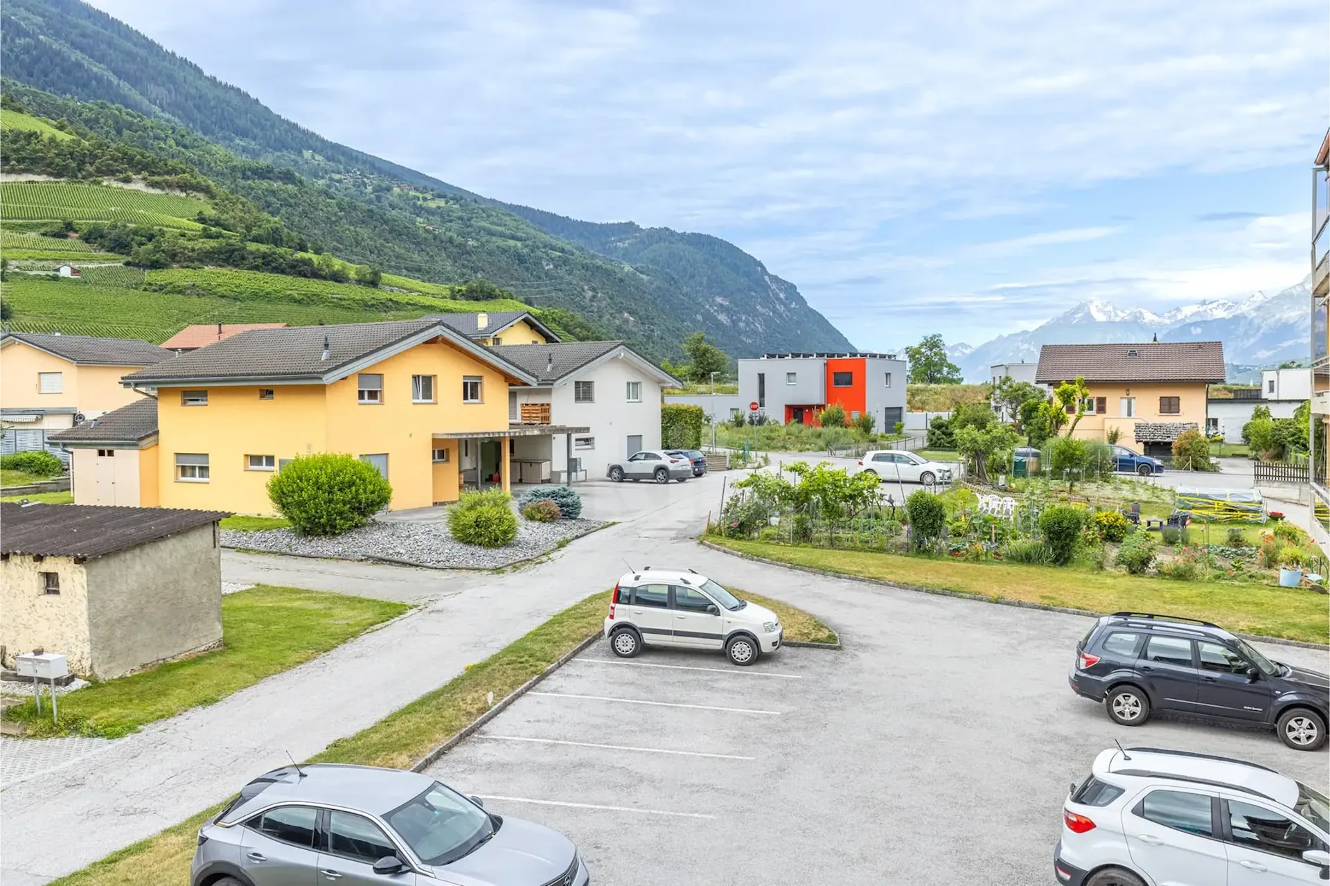 Bell'appartamento con balcone e vista montagna