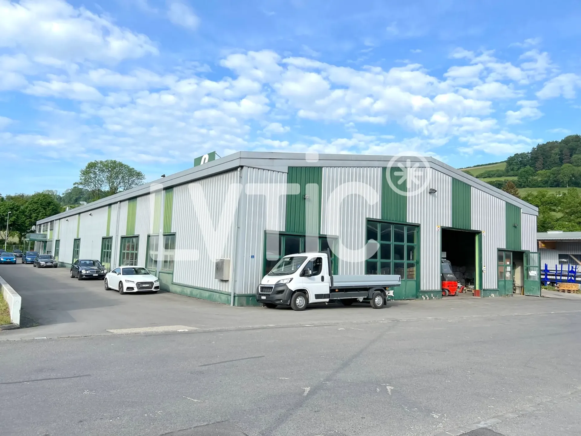 Industriegebäude von 2100 m2 auf einem Grundstück von 4700 m2 zum Verkauf in Moudon