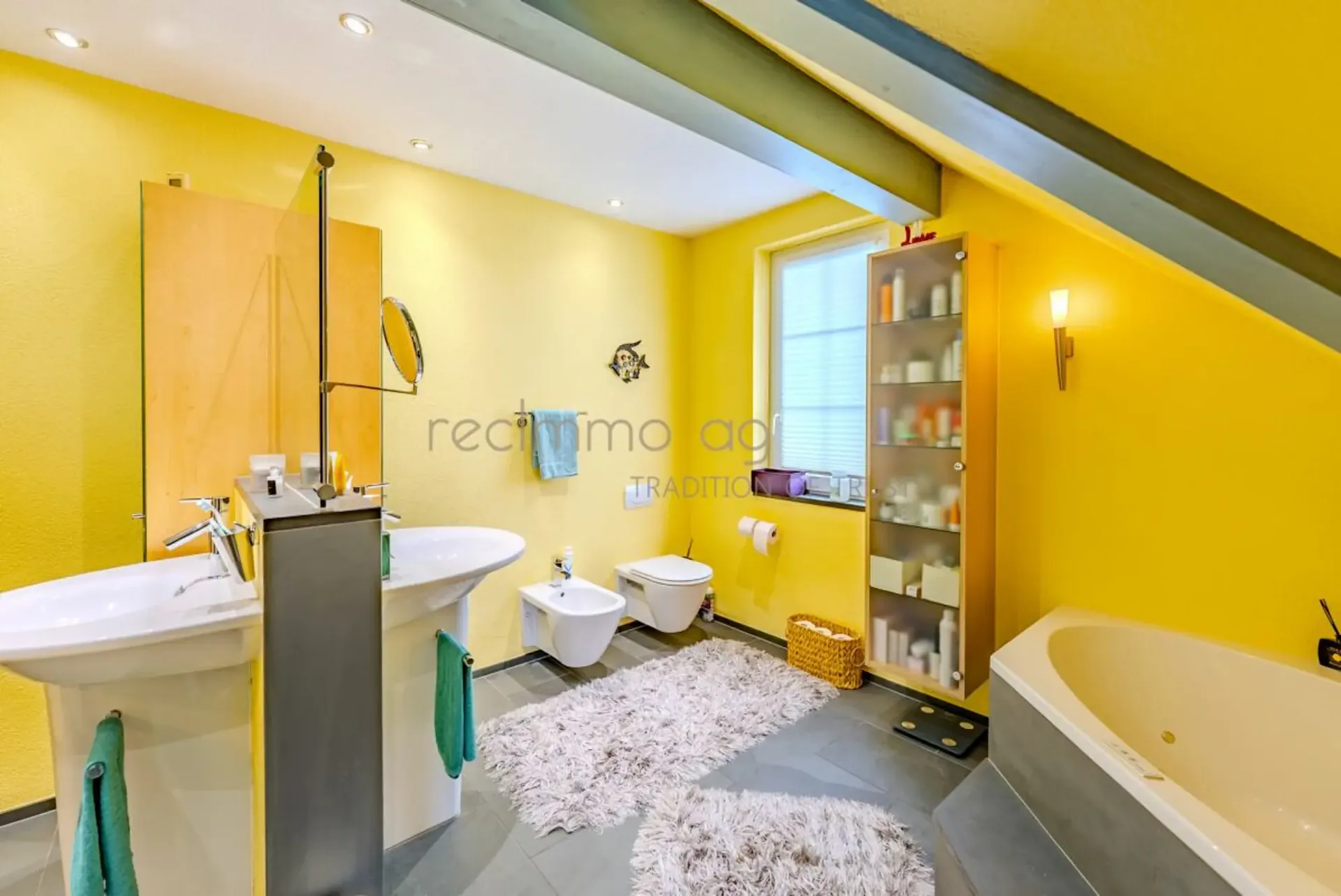 Family paradise with pool, winter garden and plenty of privacy