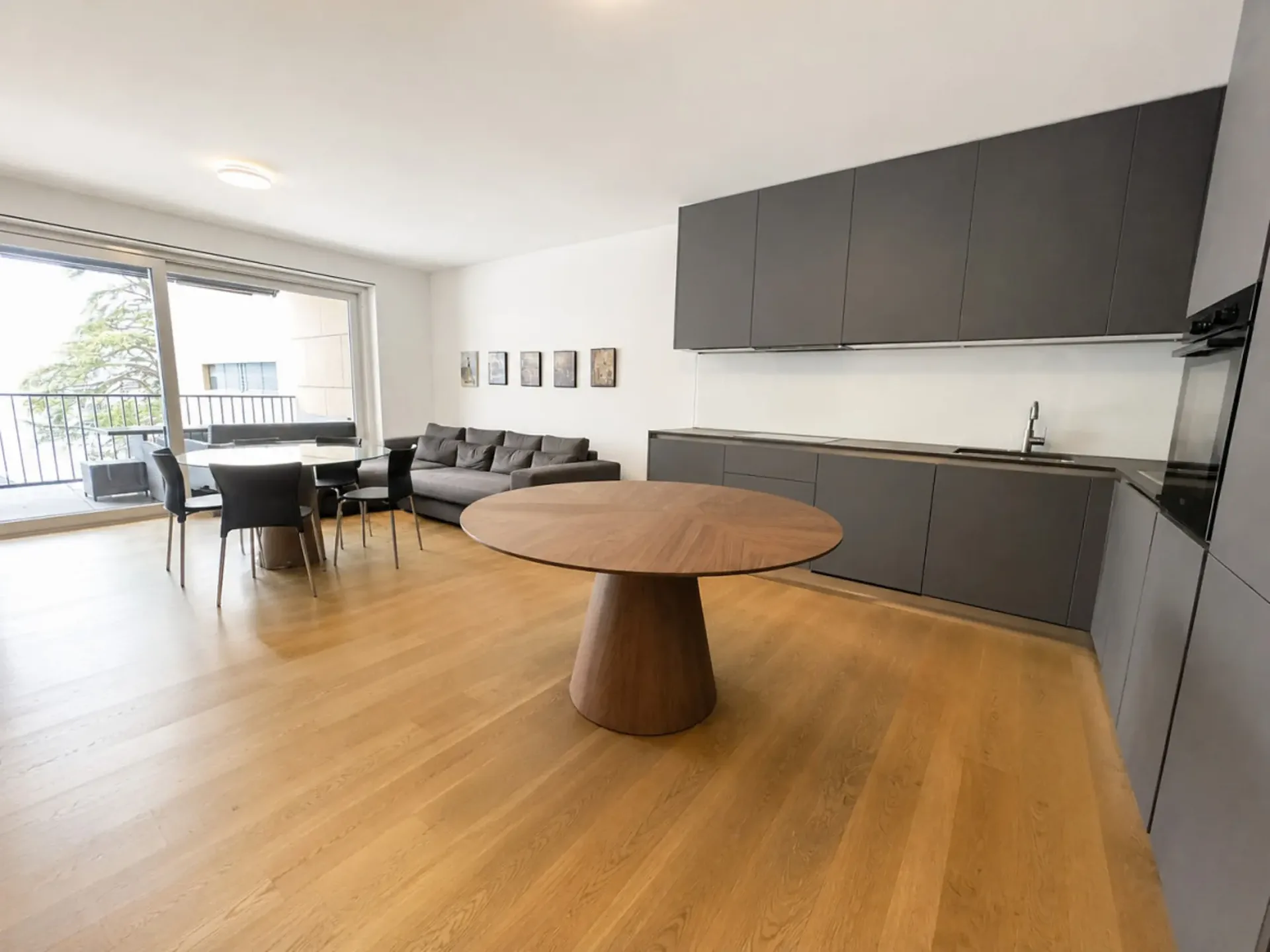 GERÄUMIGES 3.5-ZIMMER-WOHNUNG MIT ATTEMPTIERENDEM BICK !