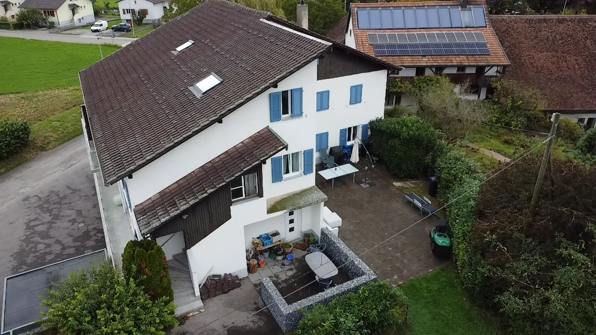 Sustainable building! Ideal location with large plot and high yield