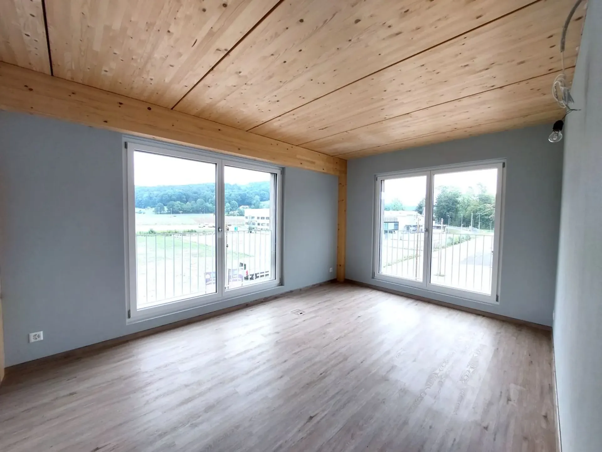 Architektonisches Highlight: 5.5-Zimmer Büro-/Praxisfläche mit viel Licht & Stil