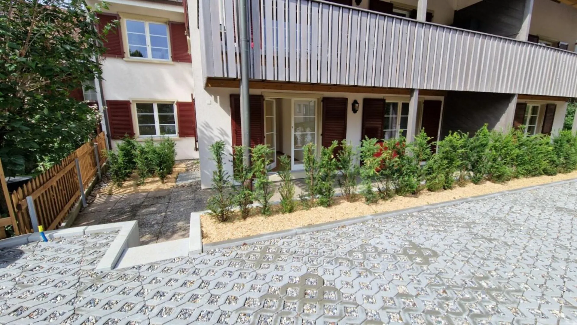 Posizione tranquilla con area di seduta coperta!