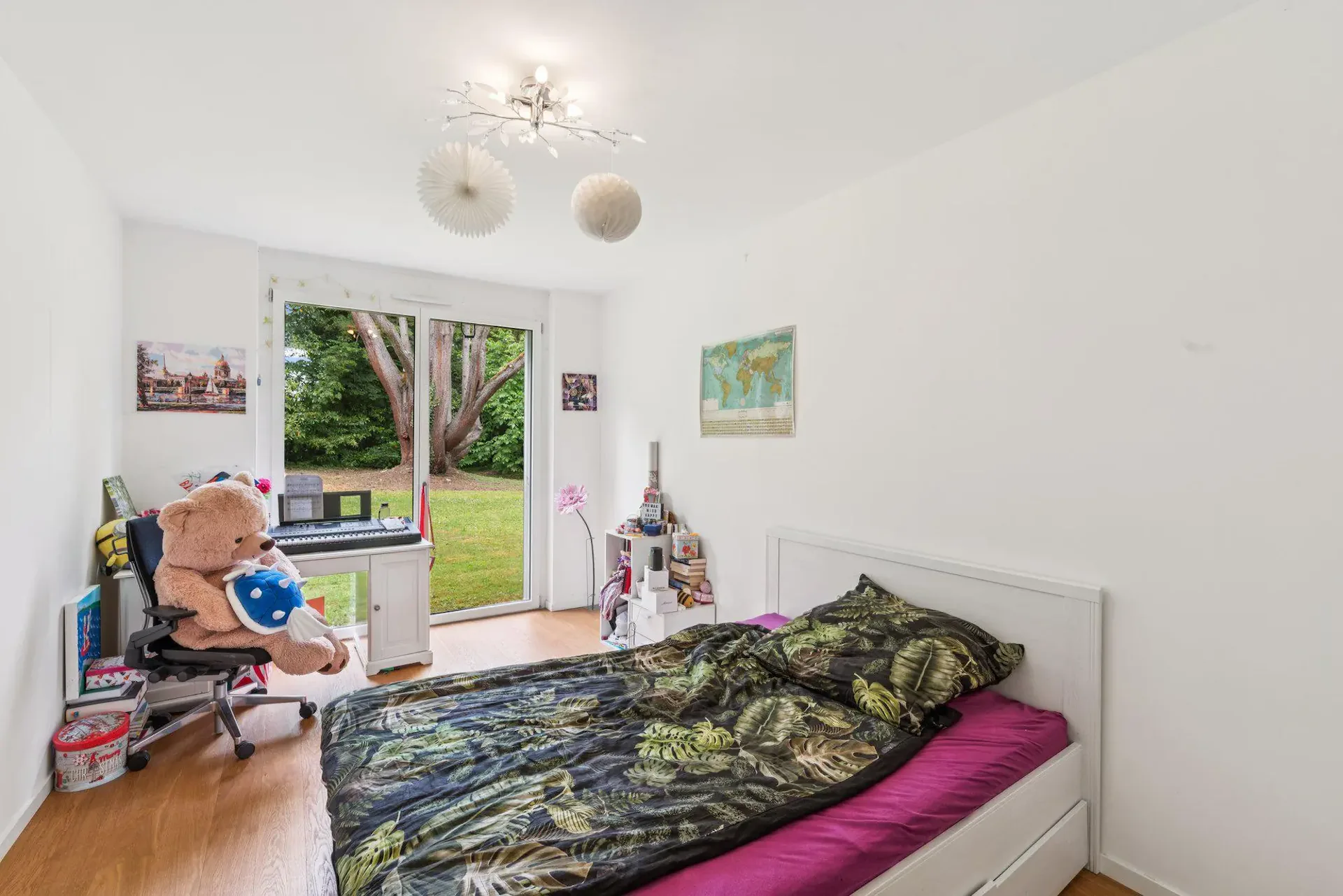 PRÄCHTIGES APARTMENT MIT 4 SCHLAFZIMMERN & 1300 M² GARTEN!