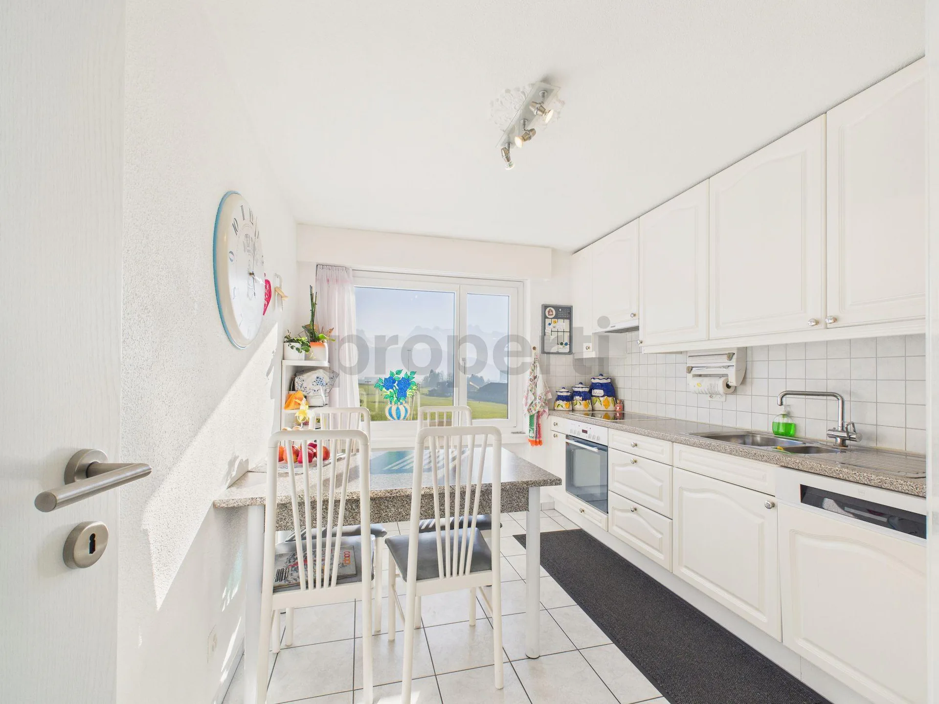 Living with a dreamy Mythen view - attractive 4.5-room apartment in Seewen