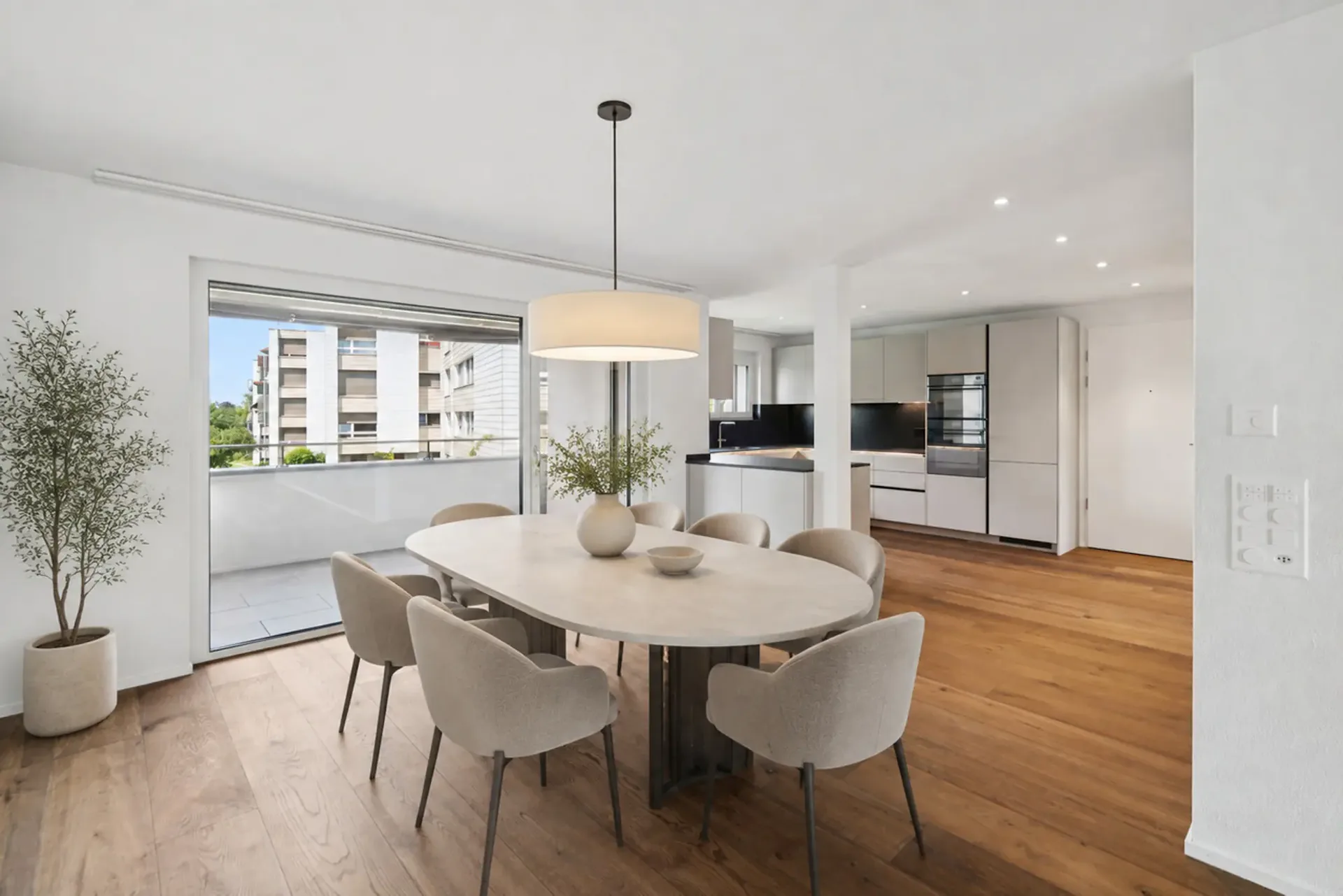 Appartement moderne 4,5 pièces avec trois balcons couverts